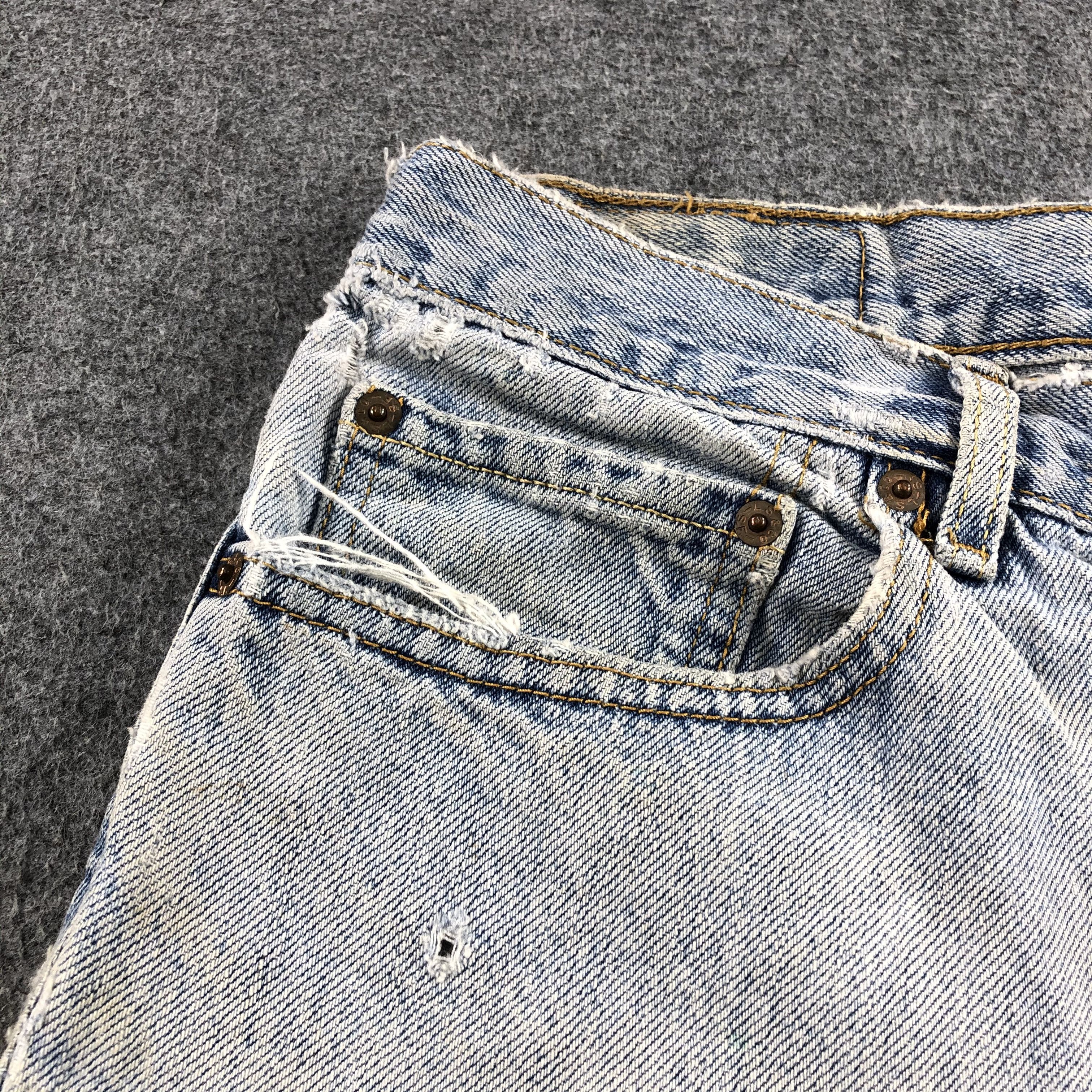 Levi's Vintage Light Wash Levis Jeans-J2131 Size US 35 - 13 Thumbnail