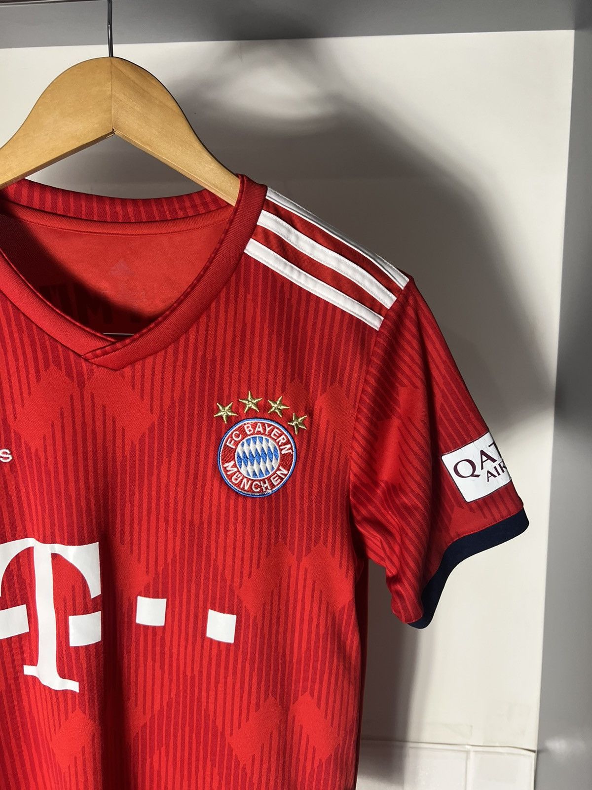 Vintage VINTAGE ADIDAS FC BAYERN MUNCHEN GERMANY SOCCER JERSEY RETRO Size US S / EU 44-46 / 1 - 5 Thumbnail