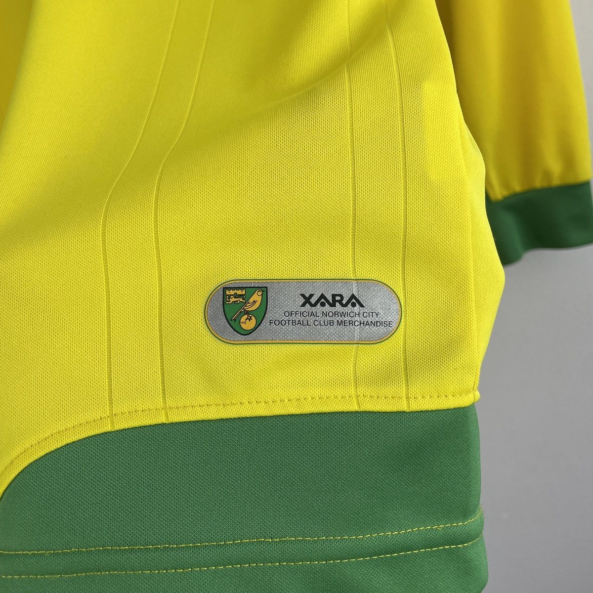 Other Norwich City Home Long Sleeve Jersey Men’s Shirt 2010/2011 Size US L / EU 52-54 / 3 - 7 Thumbnail