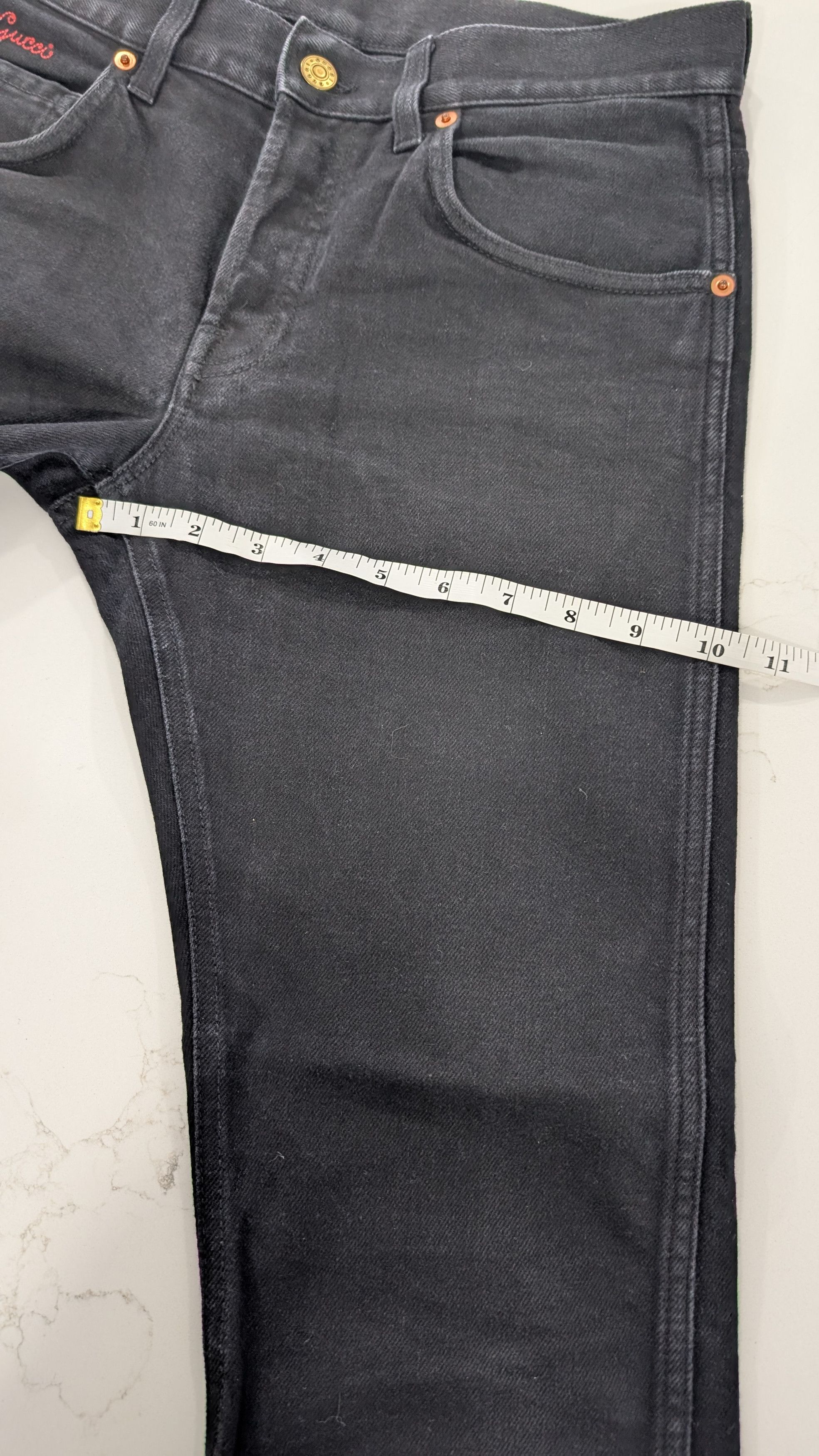 Gucci Gucci Men's Black Denim Skinny Jeans Size 30 Red Script Size US 30 / EU 46 - 22 Thumbnail