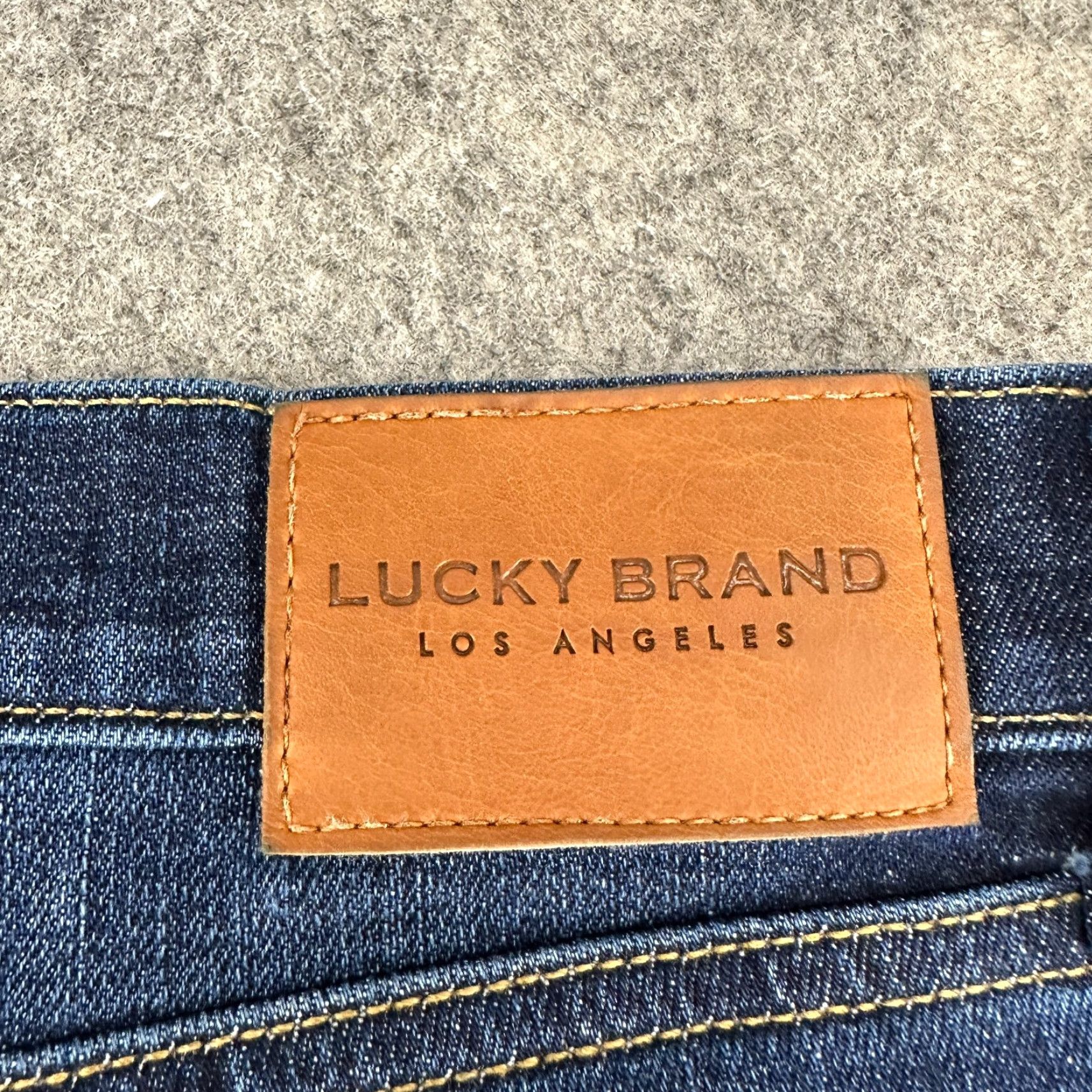 Lucky Brand Lucky Brand 361 Jeans Mens 38x30 Blue Vintage Straight Dark Wash Stretch Flex Denim 5-Pocket Regular Rise Dark Blue Mens Jeans Size US 38 / EU 54 - 4 Thumbnail