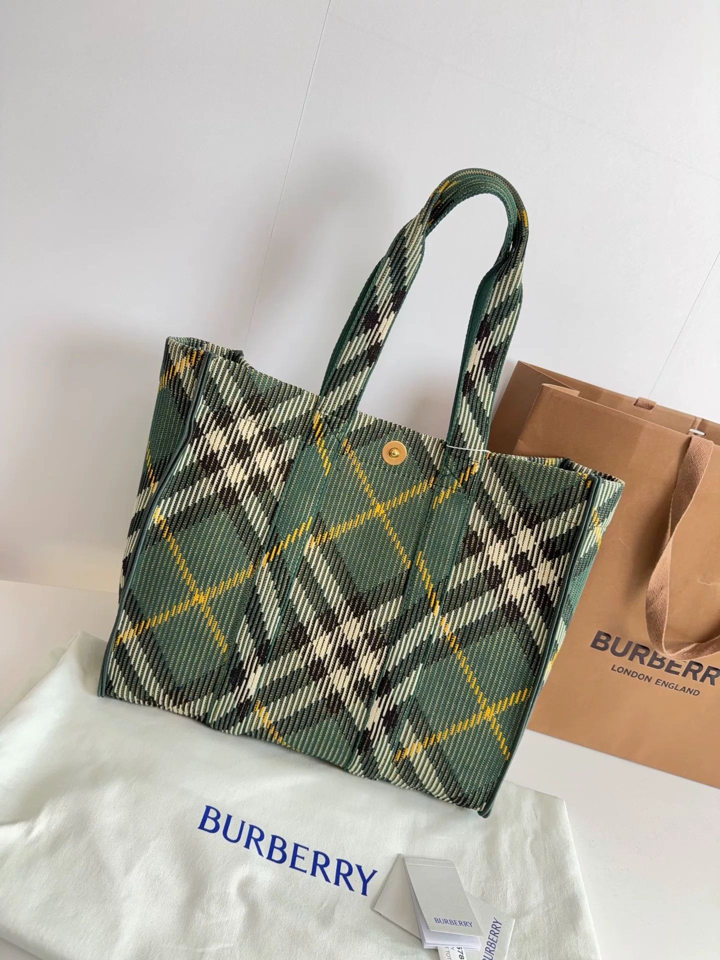 Burberry Pre-loved Bag Very good condition Size ONE SIZE - 1 Thumbnail