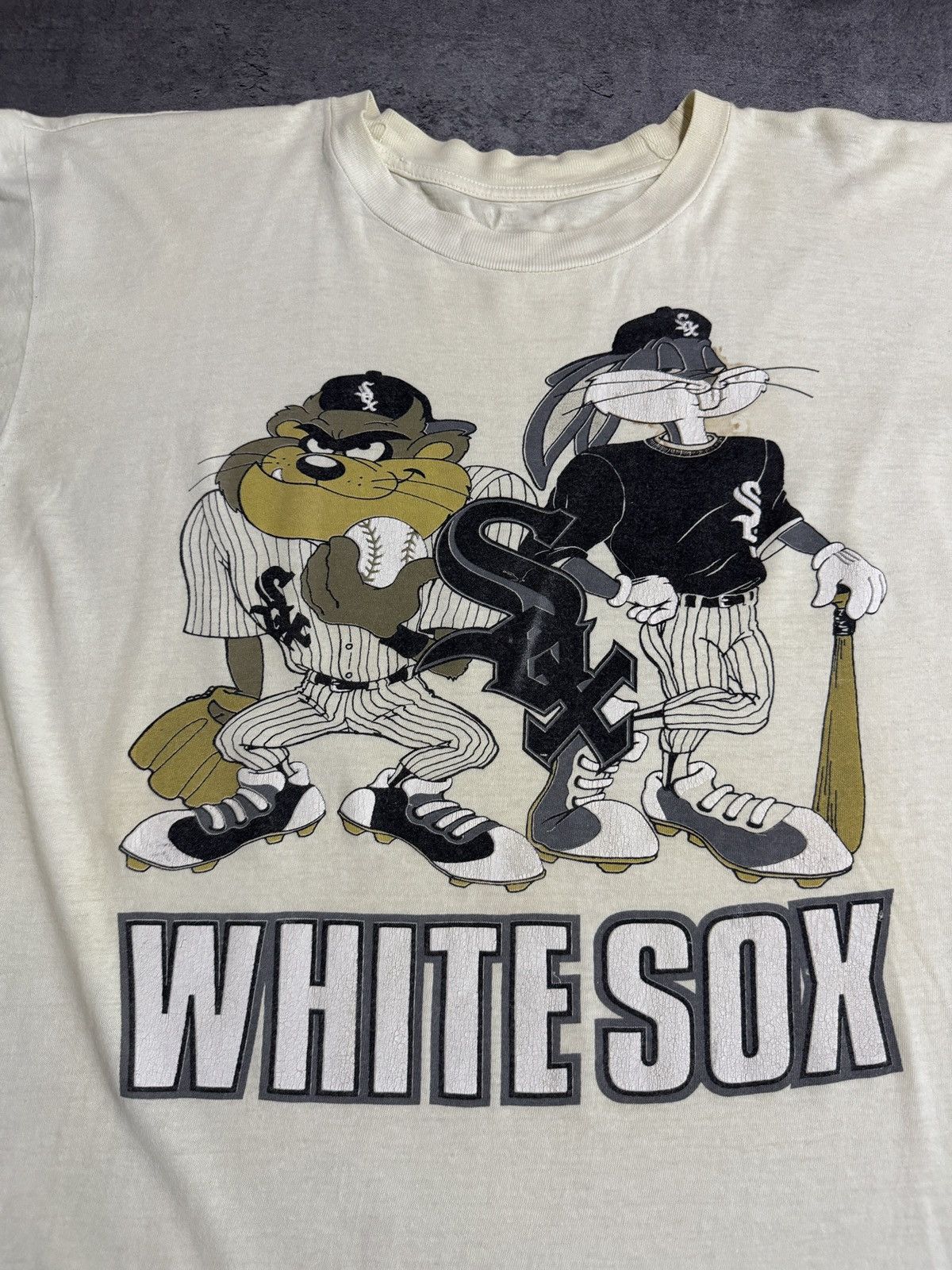 Band Tees × Vintage Vintage 90s Single Stitch White Sox Print Tee Boxy Rare NFL Size US L / EU 52-54 / 3 - 3 Thumbnail