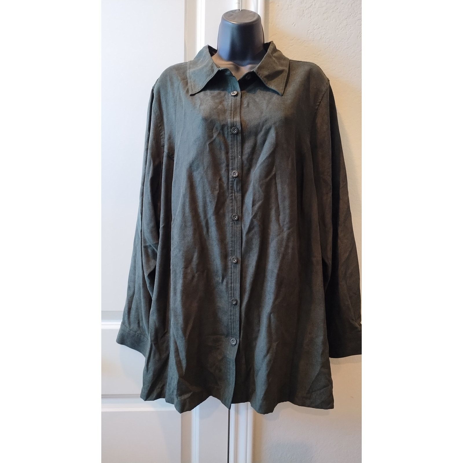 Avenue Avenue Army Olive Green Button Shirt Micro Suede size 22/24 Size 3XL / US 20-22 - 1 Thumbnail