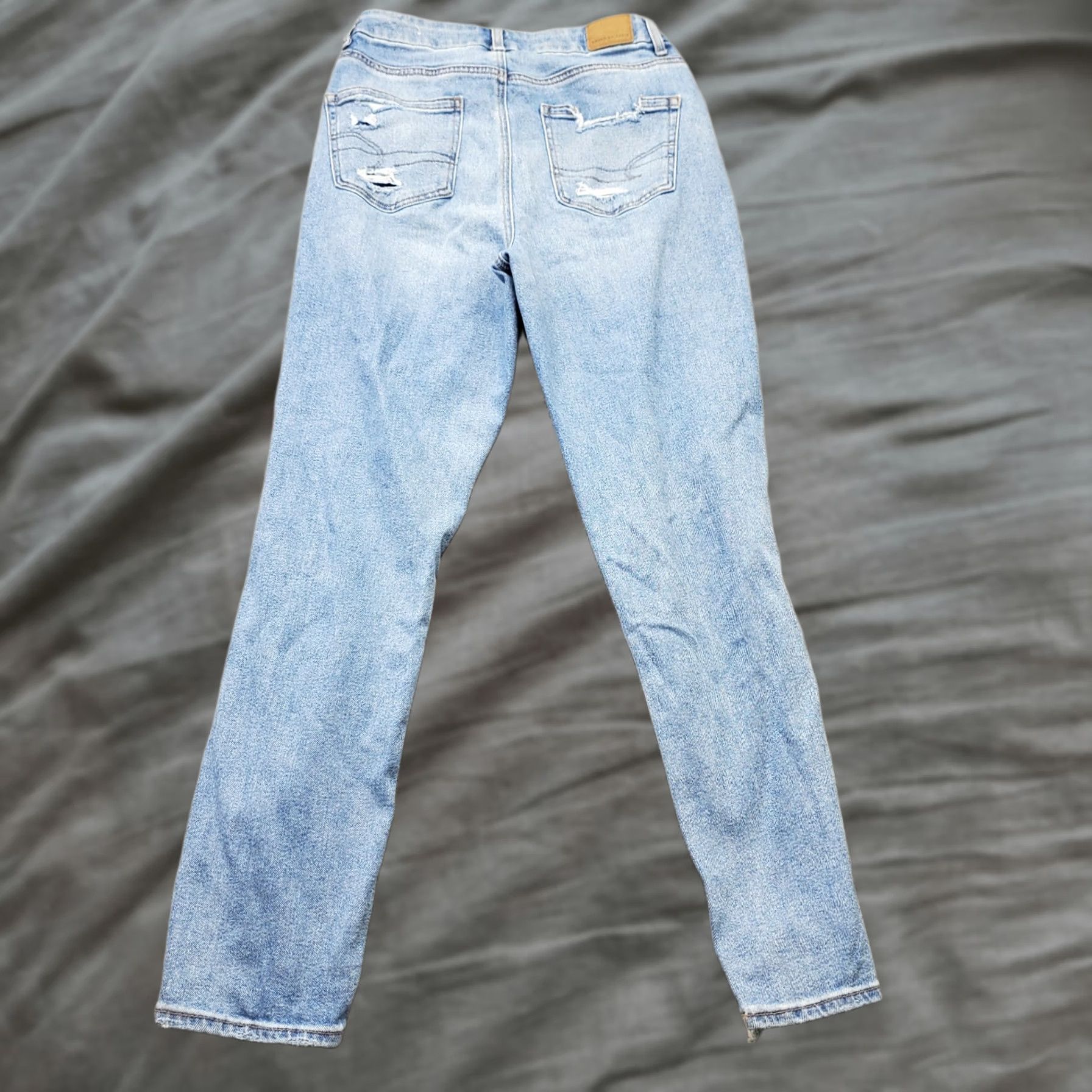 American Eagle Outfitters American Eagle Outfitters Jeans Womens Size 6 Blue Denim Straight 5-Pocket Regular Waist 29.5 Inseam Flat Front Ripped Size 28" / US 6 / IT 42 - 1 Thumbnail