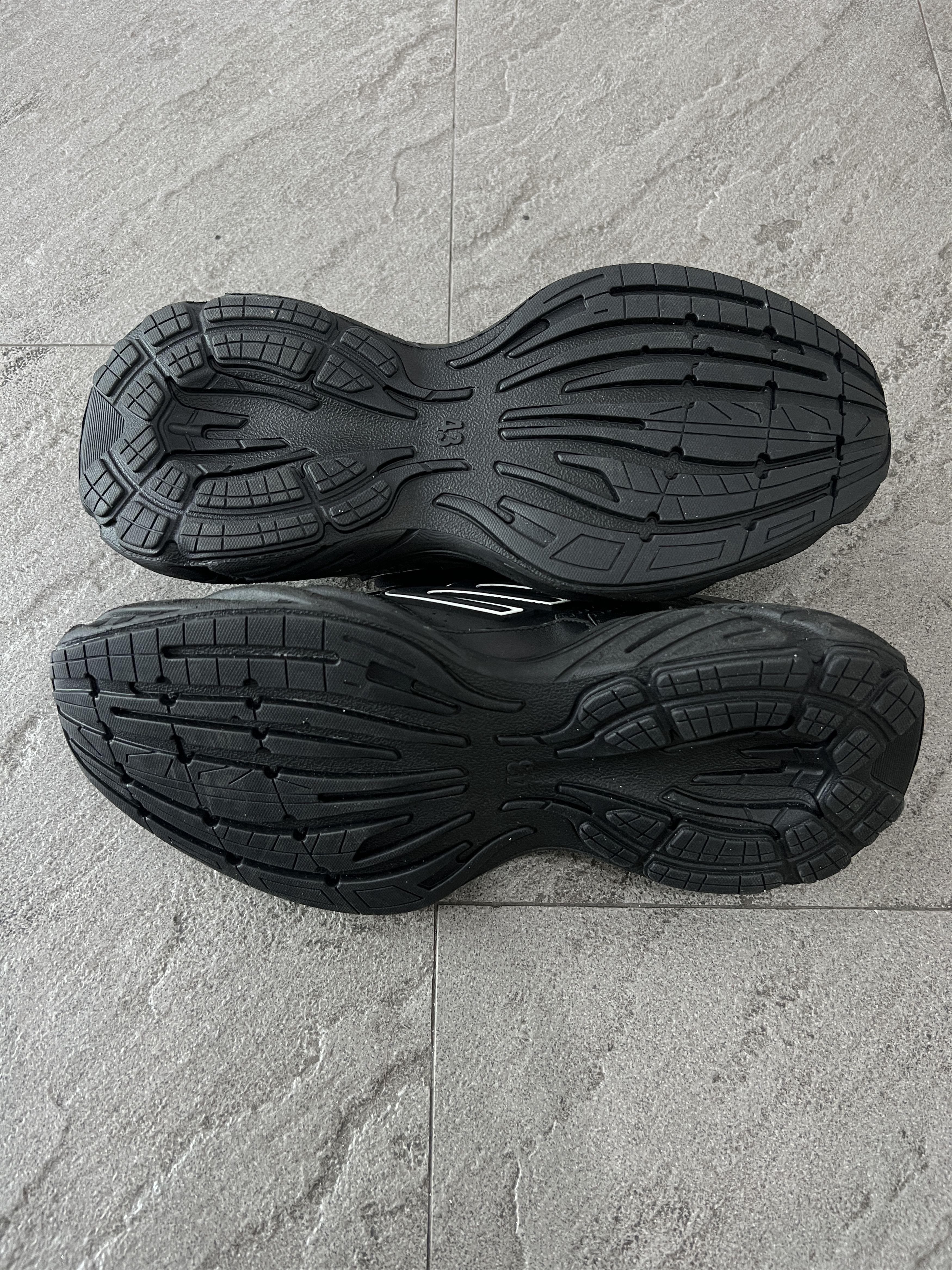 Balenciaga Balenciaga Monday Sneaker Triple Black EU43 Size US 10 / EU 43 - 5 Thumbnail
