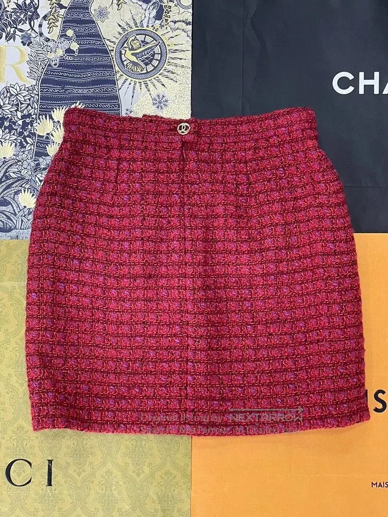 Chanel Chanel 23B Red Gold Button Skirt. Size US 36 / EU 52 - 3 Thumbnail
