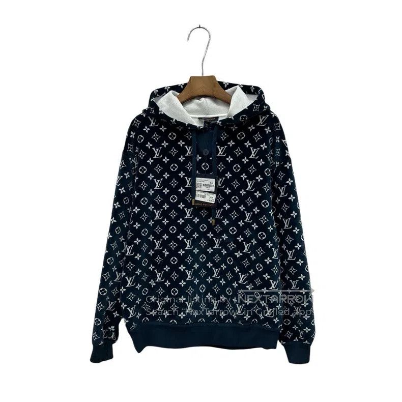 Louis Vuitton Louis Vuitton Full logo velour hooded sweatshirt Size US XS / EU 42 / 0 - 1 Thumbnail