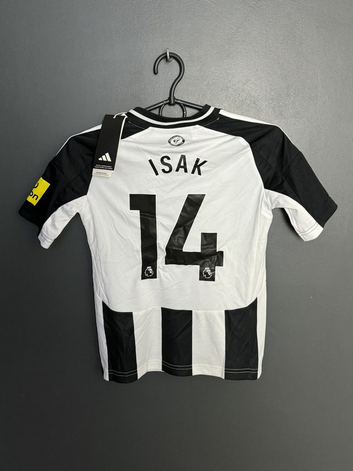 Adidas KIDS New Newcastle United 24/25 Home Isak Football Jersey Size US XS / EU 42 / 0 - 1 Thumbnail