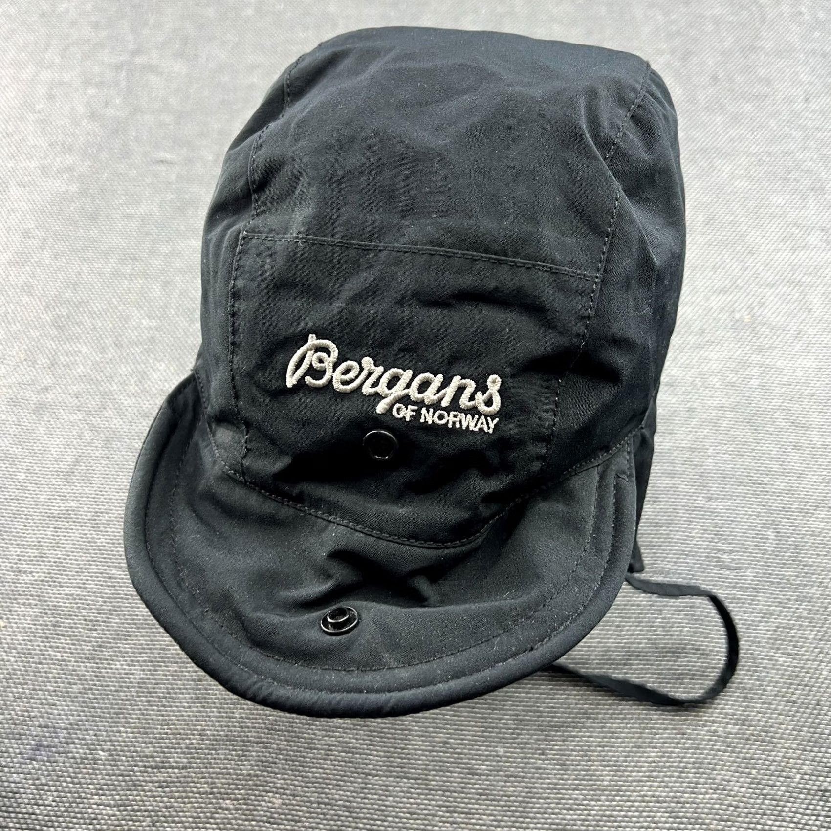 Vintage Bergans Alaska Mountain Cap Hat Medium Black Hiking Outdoor Adjustable Brim Unisex Adults Beanie Size ONE SIZE - 2 Thumbnail