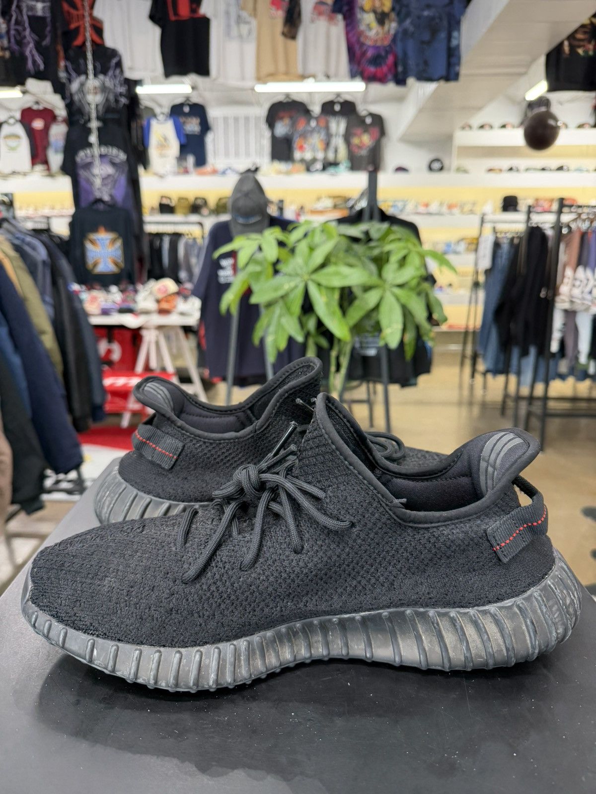 Adidas Adidas Yeezy Boost 350 V2 Black Red Size 13 (2017) Size US 13 / EU 46 - 4 Thumbnail