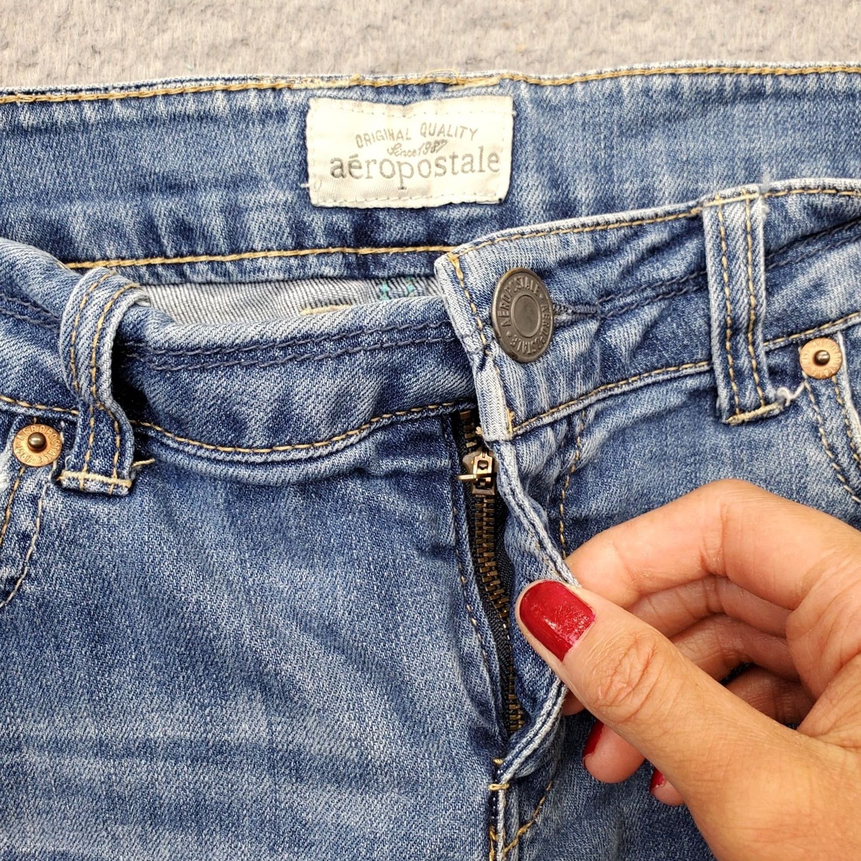 Vintage Aéropostale Denim Shorts Womens 7/8 Blue Flat Front Y2K Cuffed Hem Distressed Shirt Size 28" / US 6 / IT 42 - 6 Thumbnail