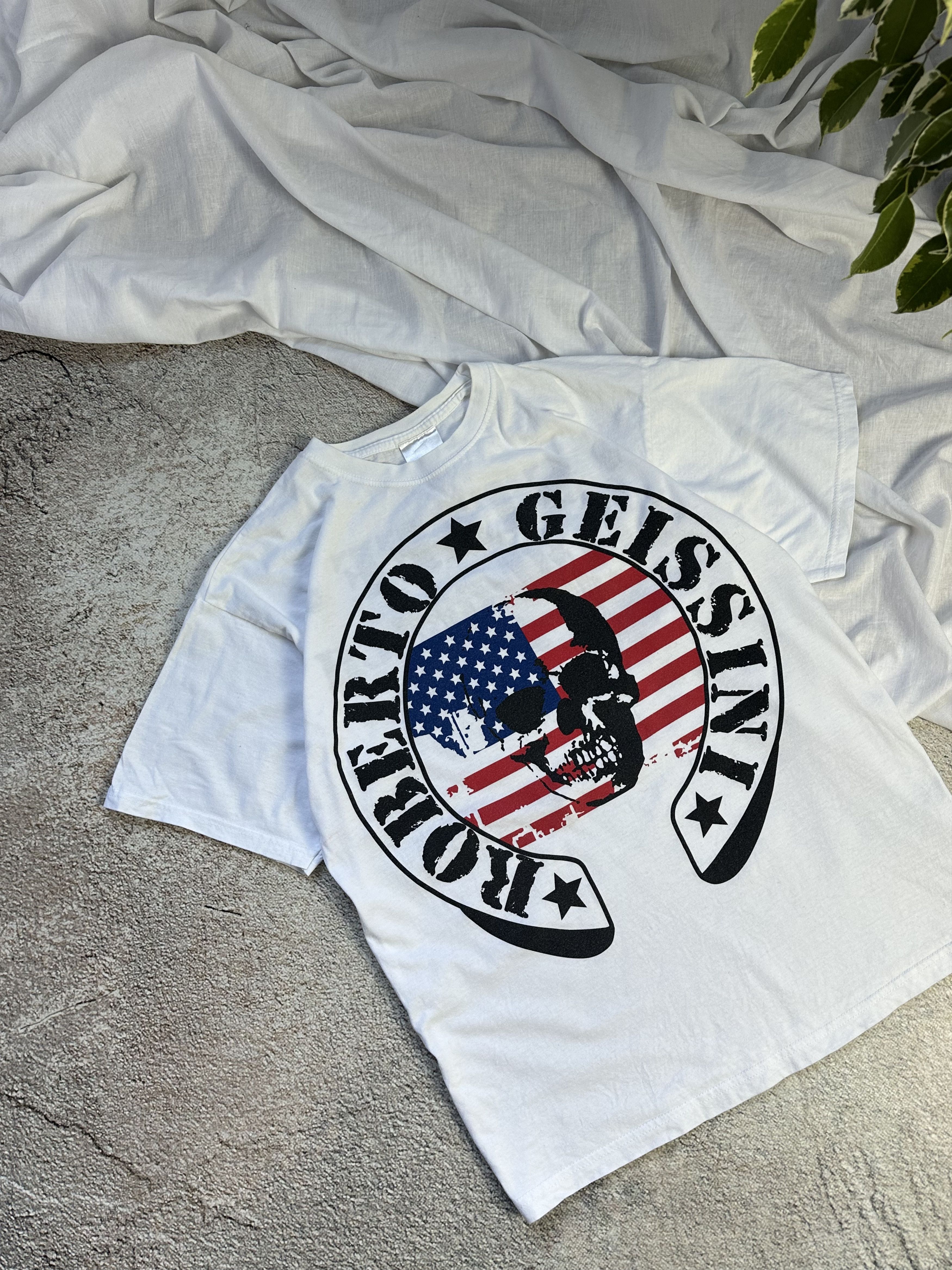 Band Tees × Vintage Tshirt roberto geissini staff miami beach boxy fit Size US M / EU 48-50 / 2 - 2 Thumbnail