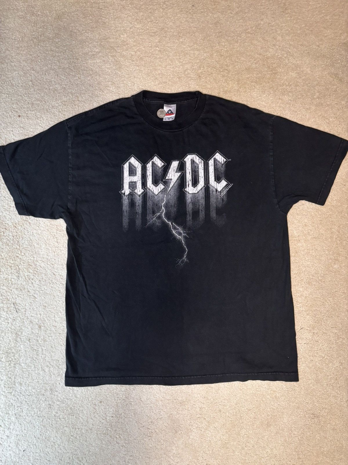 AAA VTG 2004 AC/DC Lightning Bolt Tour Band T-Shirt Mens Size XL Size US XL / EU 56 / 4 - 1 Thumbnail