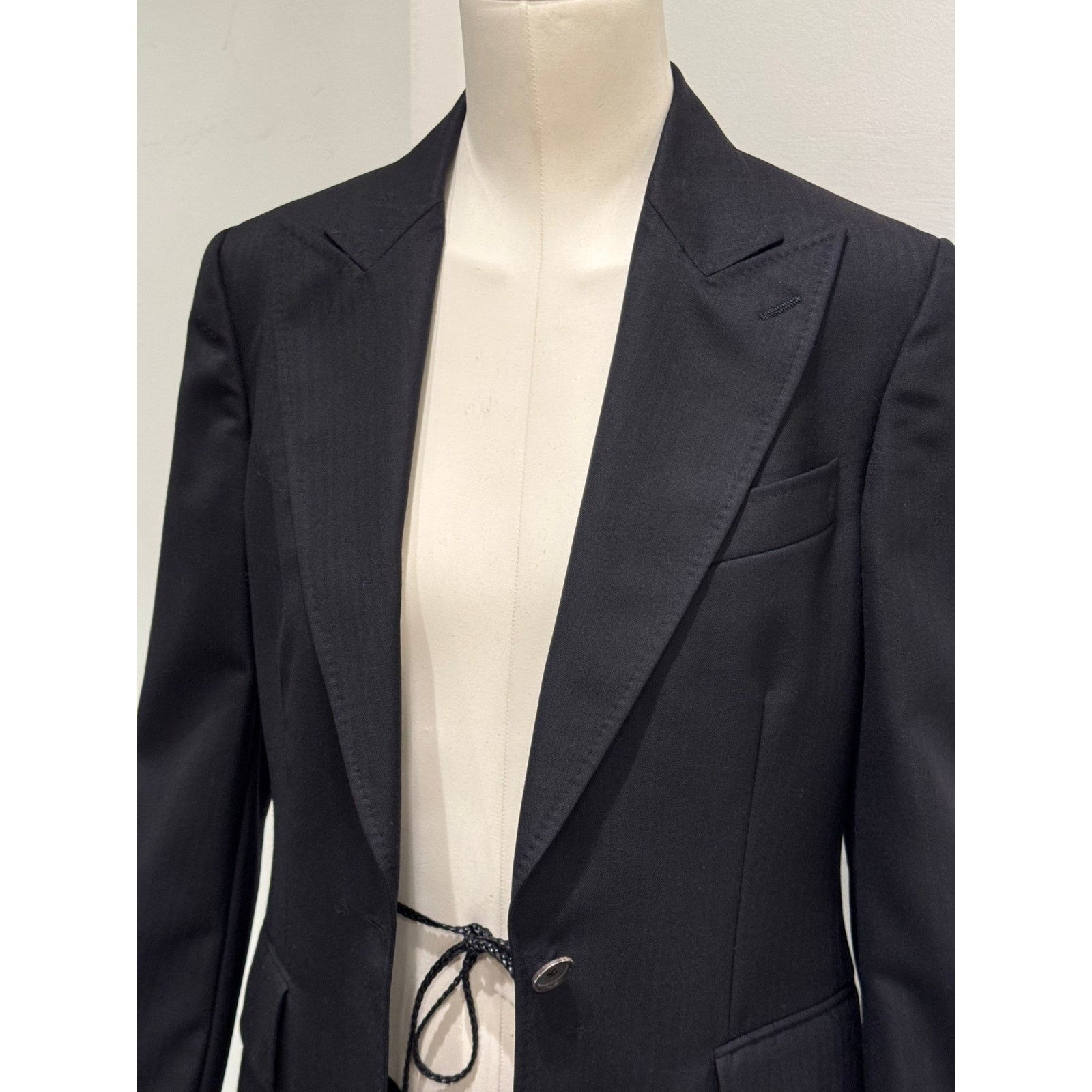 Gucci A/W2002 Gucci by Tom Ford blazer and skirt set leather cord Size 28" / US 6 / IT 42 - 7 Thumbnail