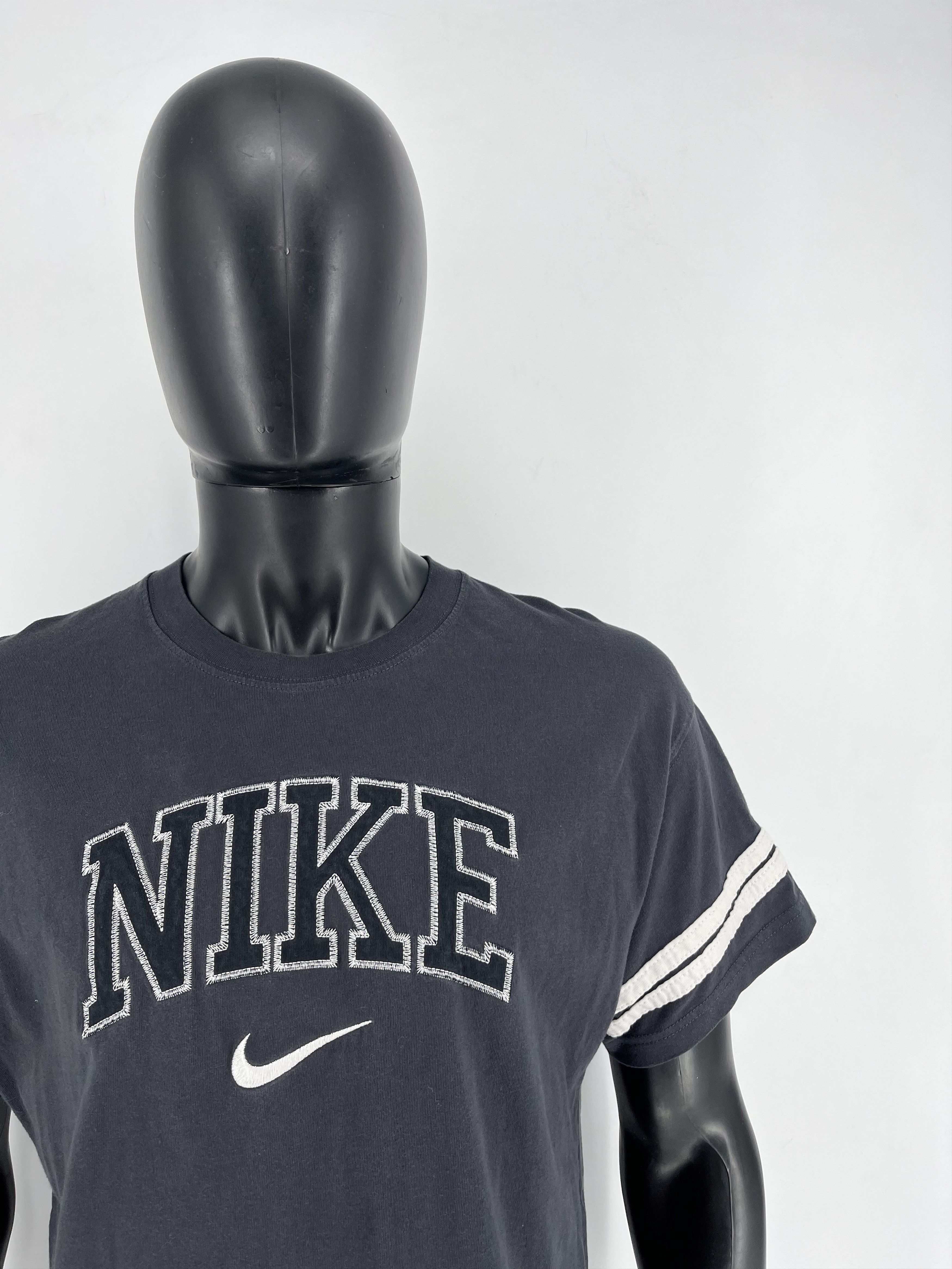 Nike Vintage Y2K Nike Center Swoosh Logo T-Shirt Size US M / EU 48-50 / 2 - 8 Thumbnail
