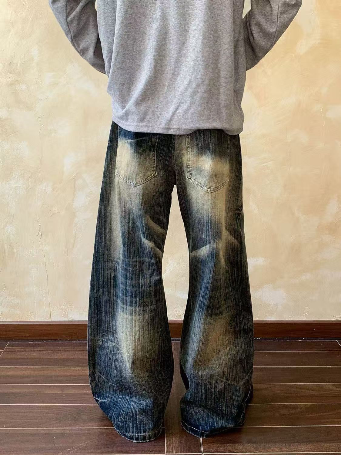 Vintage Blue Washed, Distressed Vintage-Style Curved-Leg Jeans Size US 32 / EU 48 - 3 Thumbnail