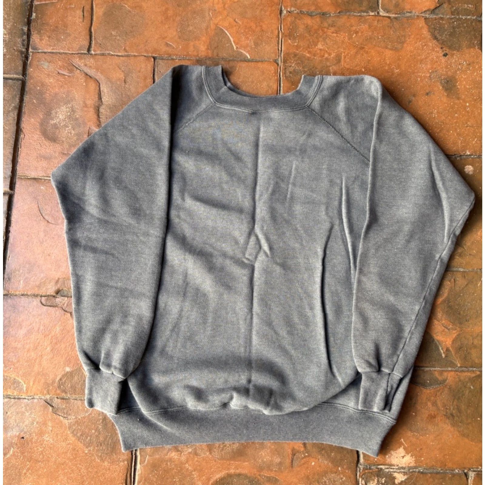 Hanes VINTAGE Hanes Sweatshirt Crewneck Gray Large 50/50 USA Men All Seasons Crew Neck Pullover Sweatshirt Size US L / EU 52-54 / 3 - 3 Thumbnail