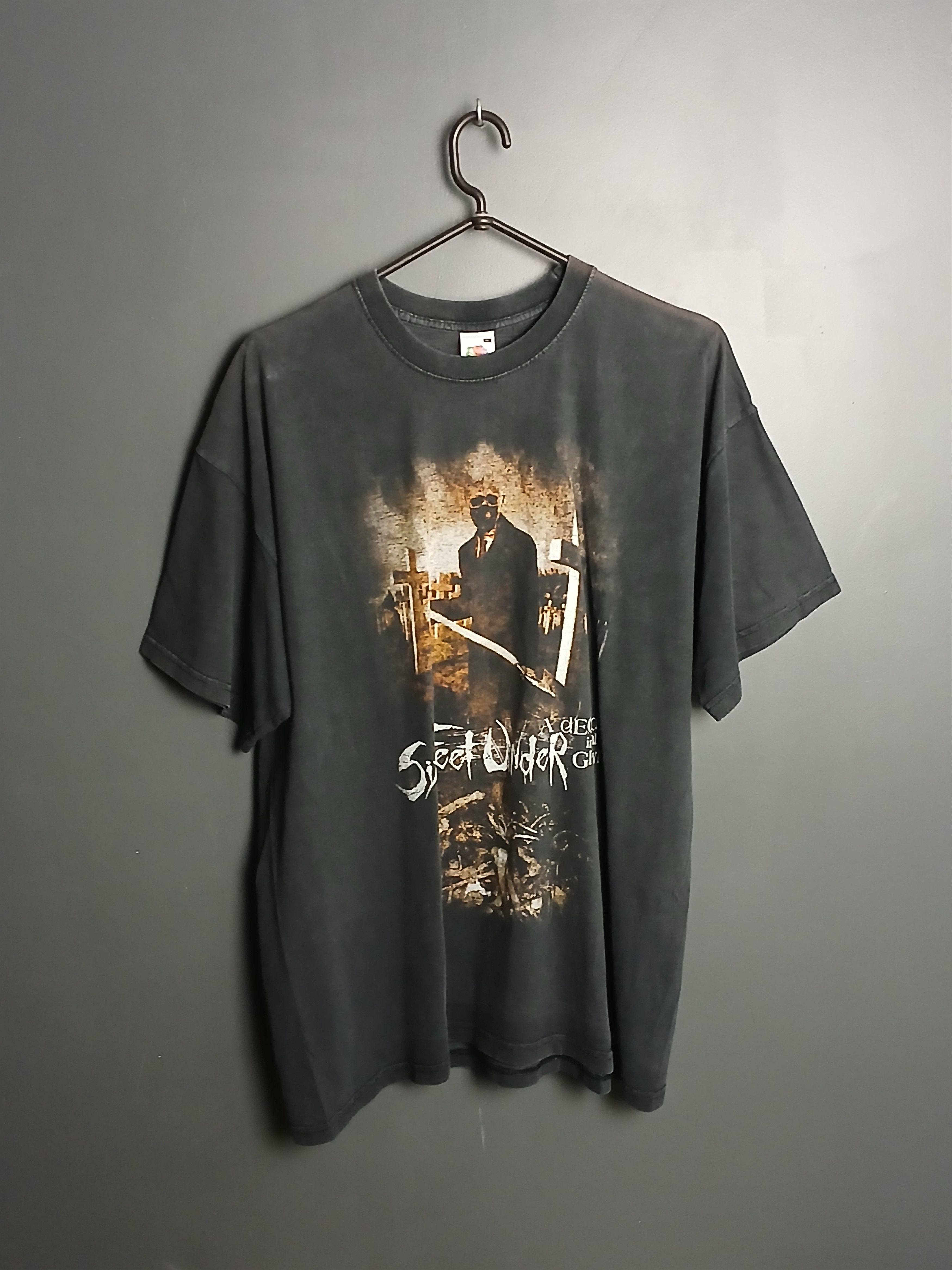 Band Tees Six Feet Under A Decade In Grave T-Shirt Size US XL / EU 56 / 4 - 1 Thumbnail