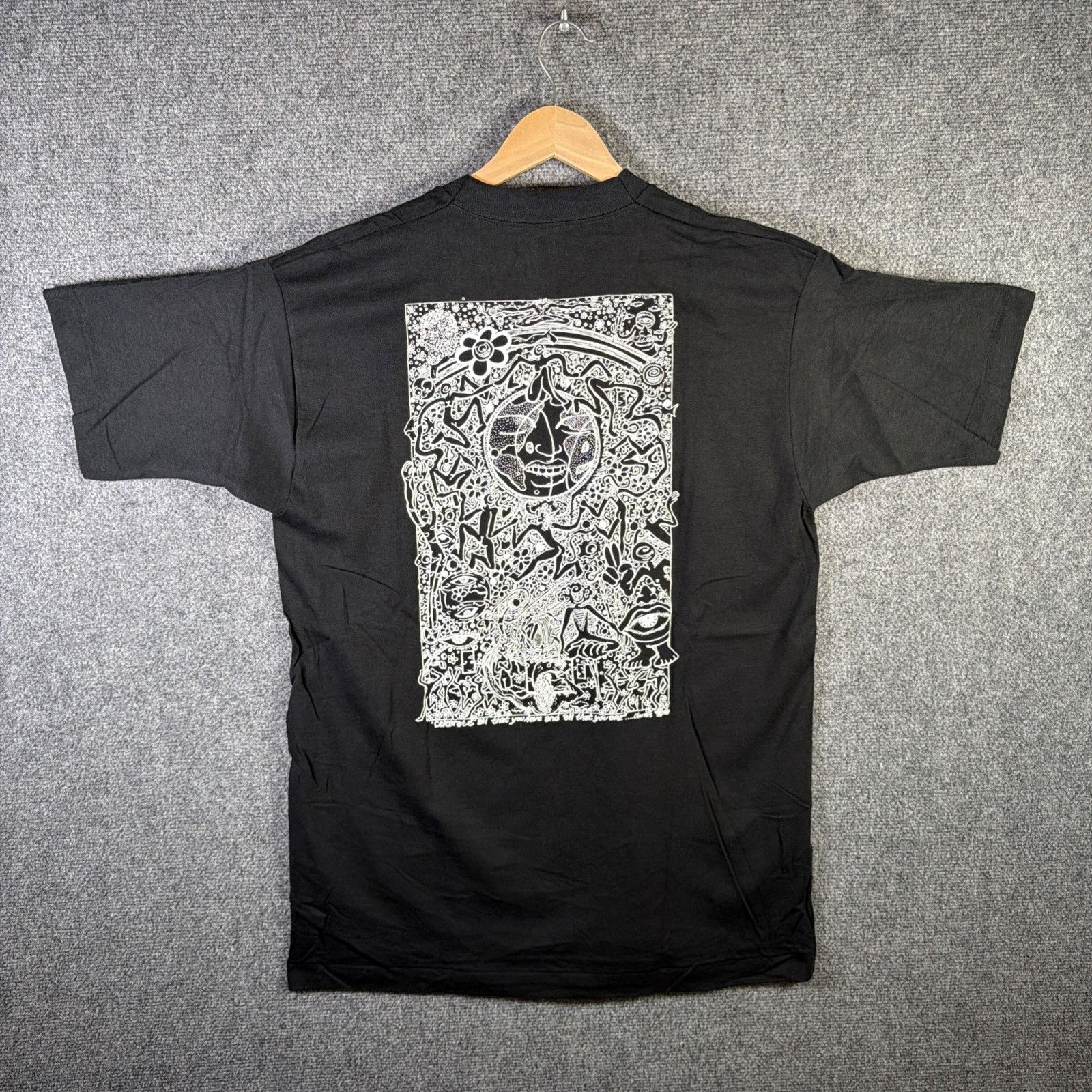 Fruit Of The Loom Vintage Earth Shirt Mens Large 90s Planet Love Art Abstract Size US L / EU 52-54 / 3 - 2 Thumbnail