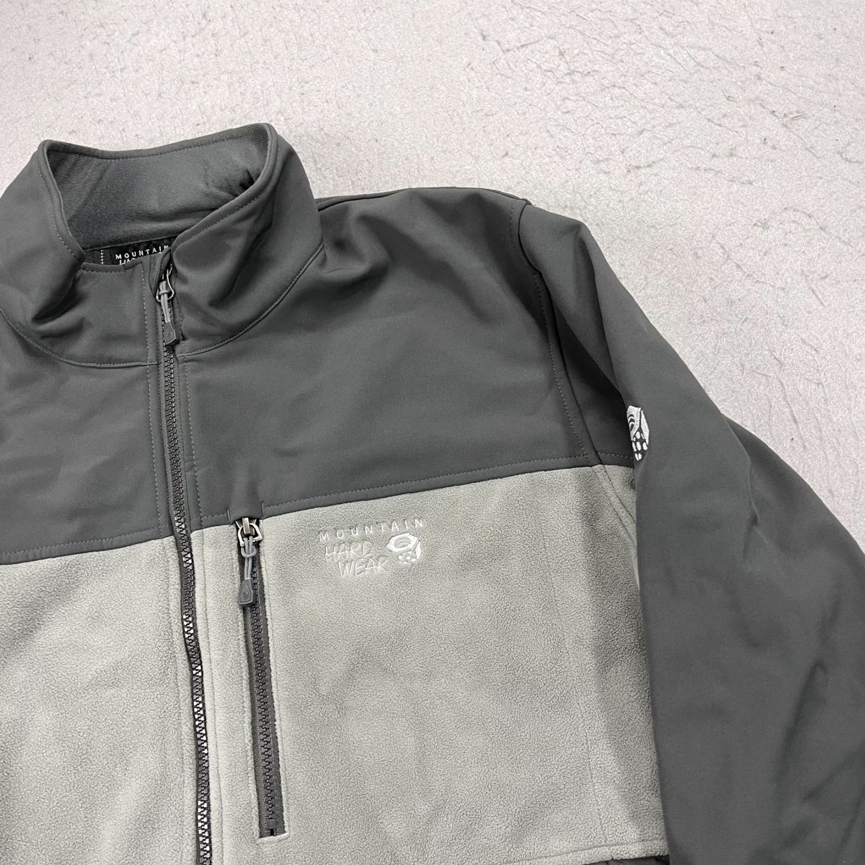Mountain Hardwear Mountain Hardwear Jacket Mens XL Gray Full Zip Outer Shell Polyester Fleece Logo Outdoor Hiking Bomber Jacket Mens XL Gray Logo Outdoor 90s? Size US XL / EU 56 / 4 - 3 Thumbnail