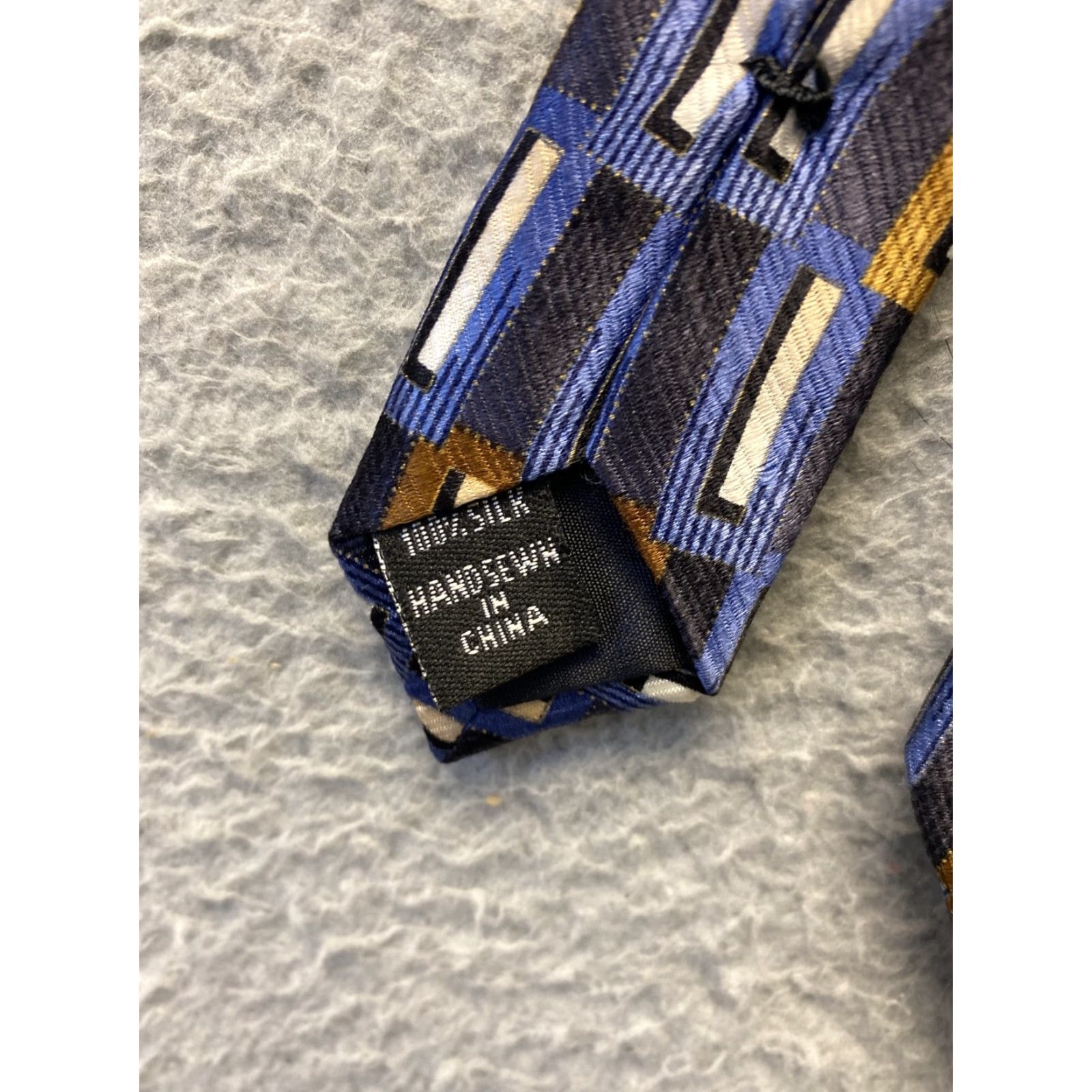 Jos. A. Bank Jos. A. Bank Collection Tie Pure Silk Long Blue Diamond Geometric Logo Preppy Designer Mens Tie Size ONE SIZE - 2 Thumbnail
