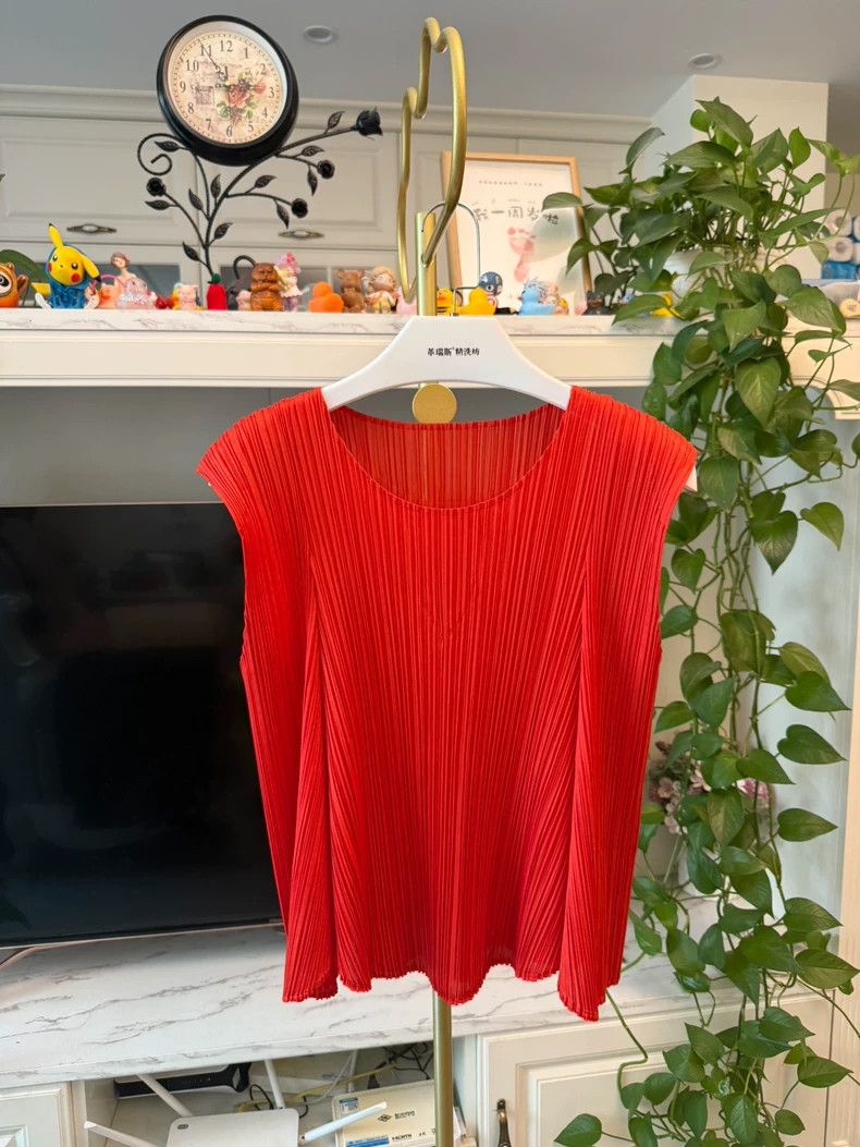 Issey Miyake Issey Miyake size:3 Orange-red petal-shaped vest Size S / US 4 / IT 40 - 1 Thumbnail