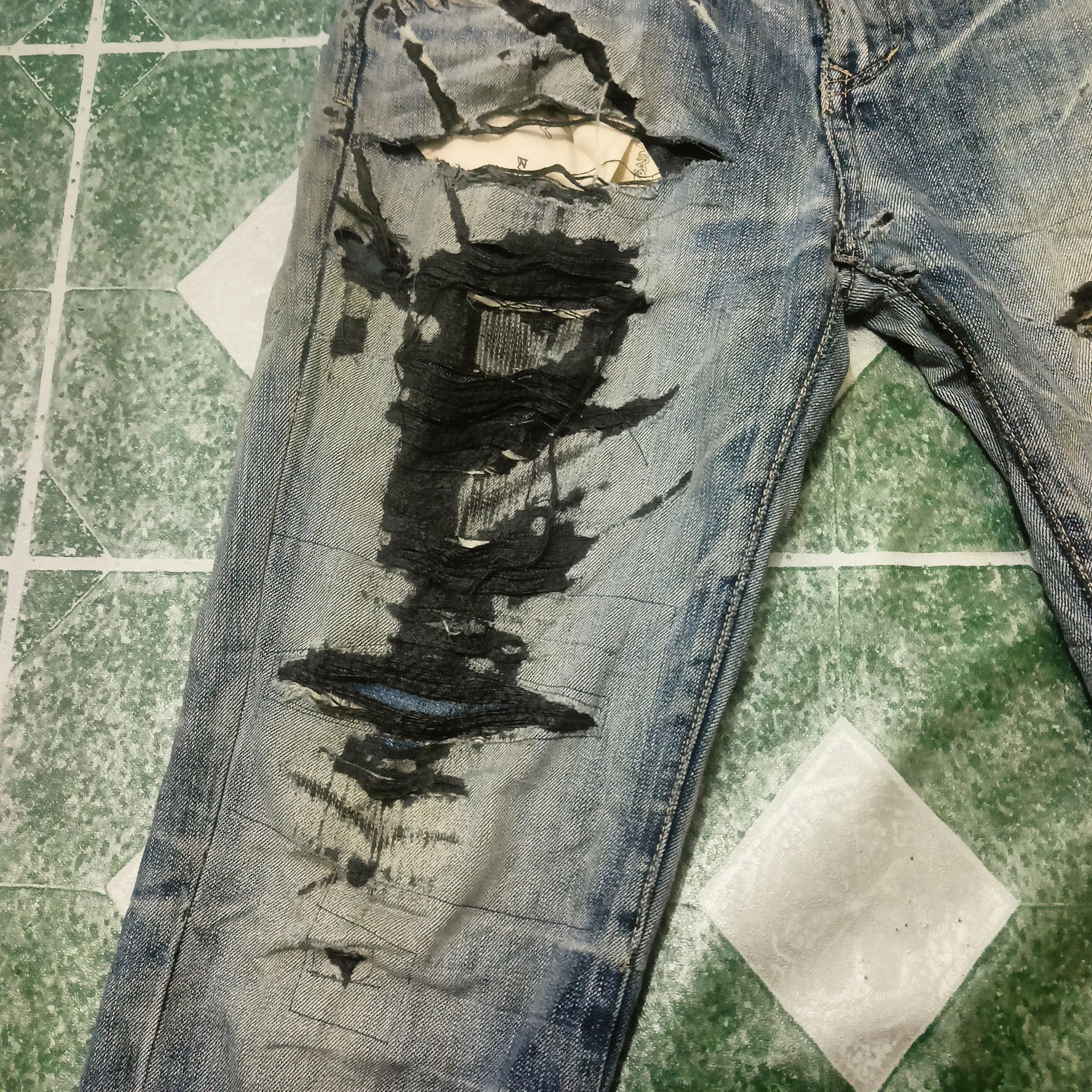 Ends Repair 💥Sick 💥Insane 90s Distressed Big Train jeans Size US 31 - 2 Thumbnail