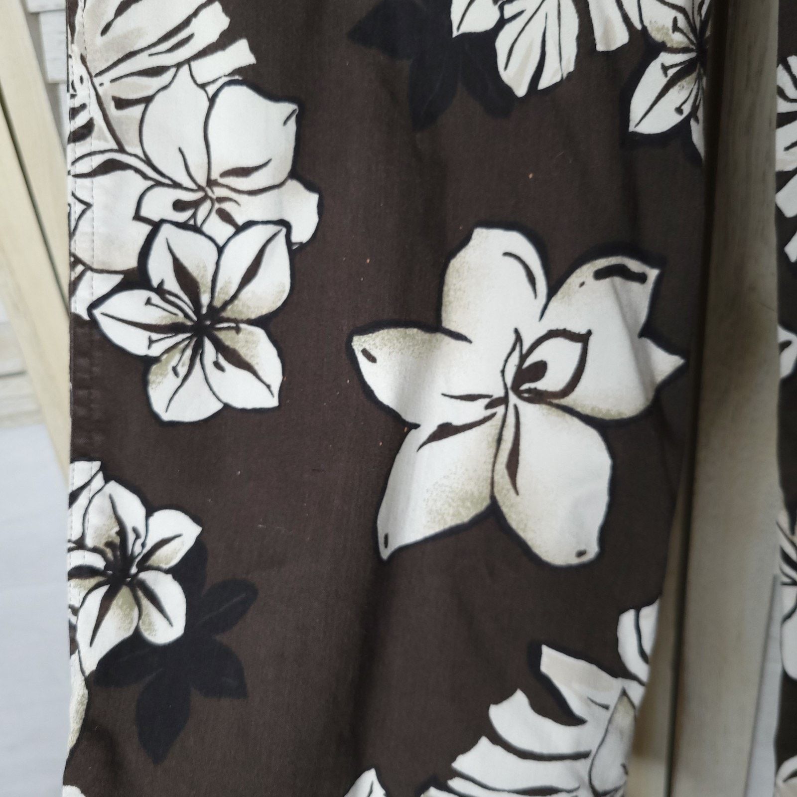 Chicos small flaw Chicos Sz 0 Floral Crop Pants Stretch Size 27" / US 4 / IT 40 - 4 Thumbnail