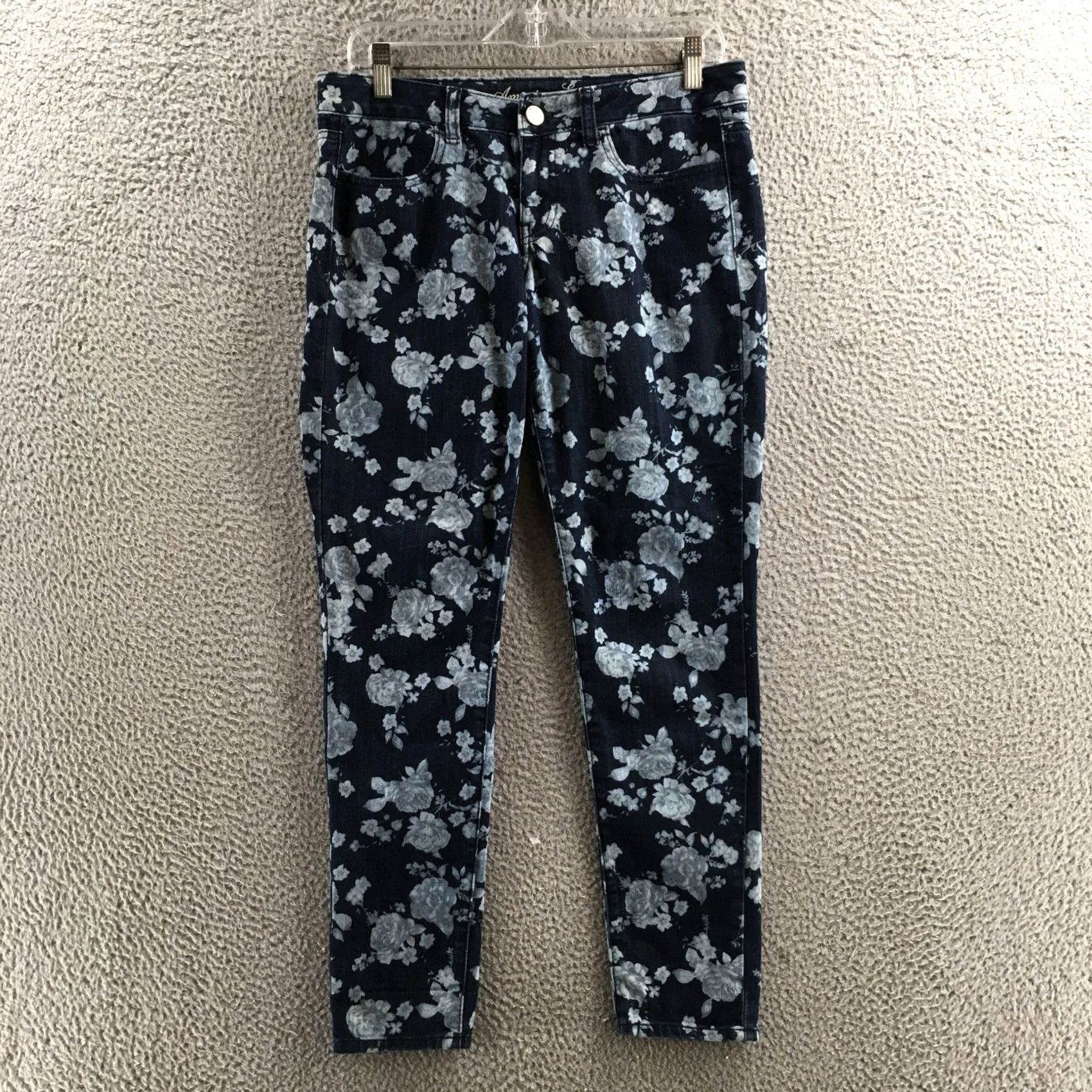 American Eagle Outfitters American Eagle Jegging Jeans Womens 8 Regular Blue Denim Floral Print Low Rise Jeans Womens 8 Regular Blue Floral Print Denim Size 30" / US 8 / IT 44 - 2 Thumbnail