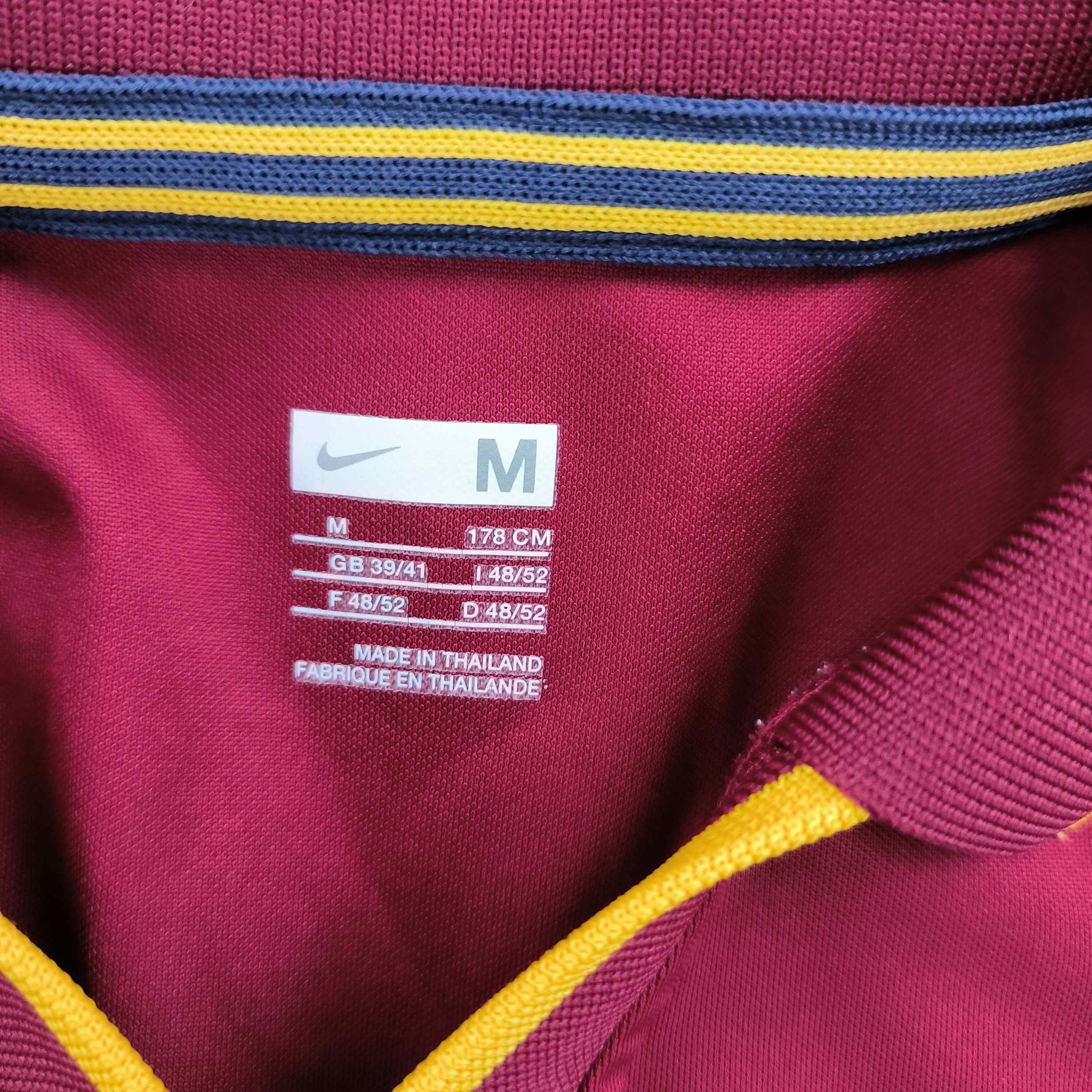 Nike Portugal 2002-04 Nike home Reissue football jersey size M Size US M / EU 48-50 / 2 - 5 Thumbnail