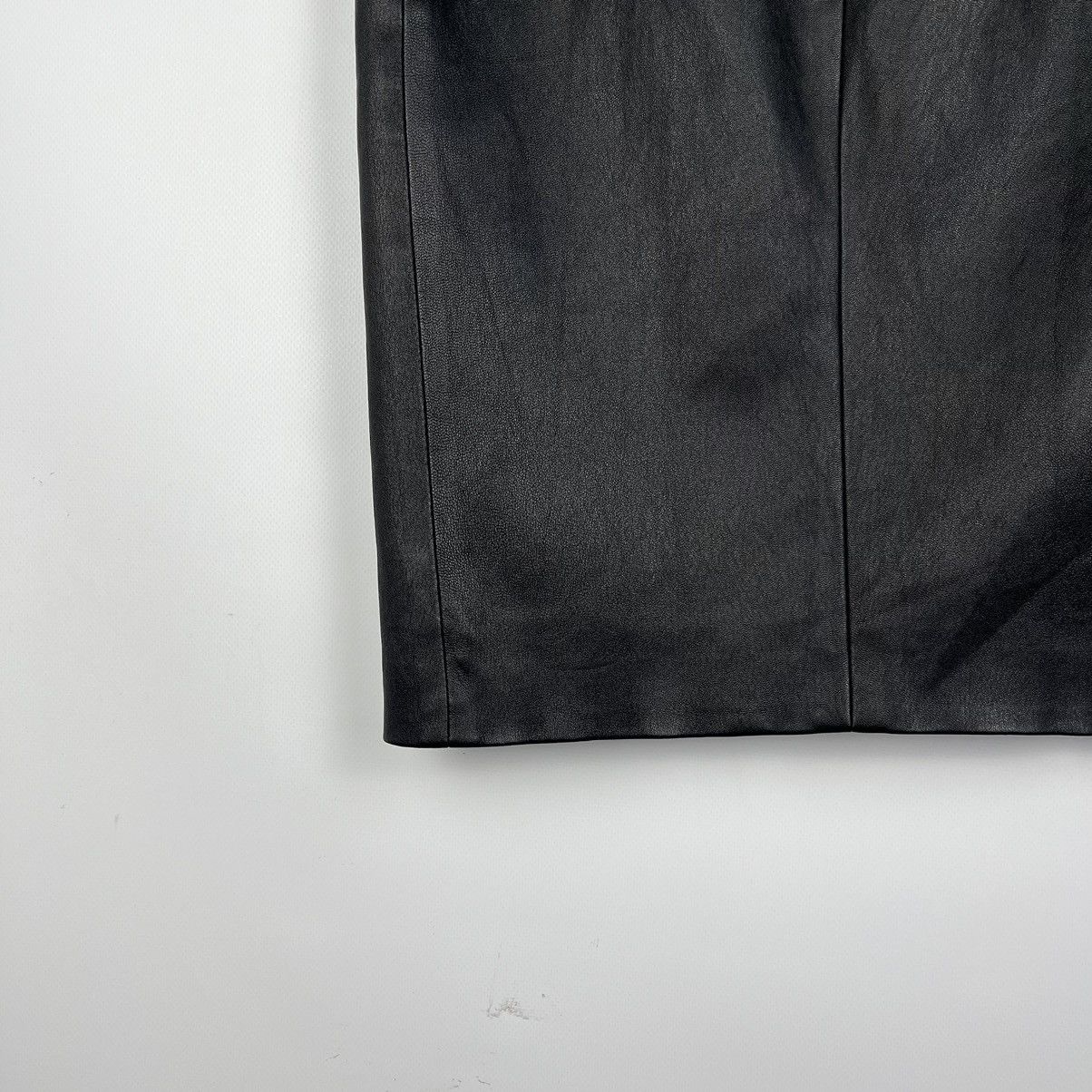 Diane von Furstenberg Ladies Diane Von Fustenberg Avant-Garde Leather Midi Skirt Size 30" / US 8 / IT 44 - 14 Thumbnail
