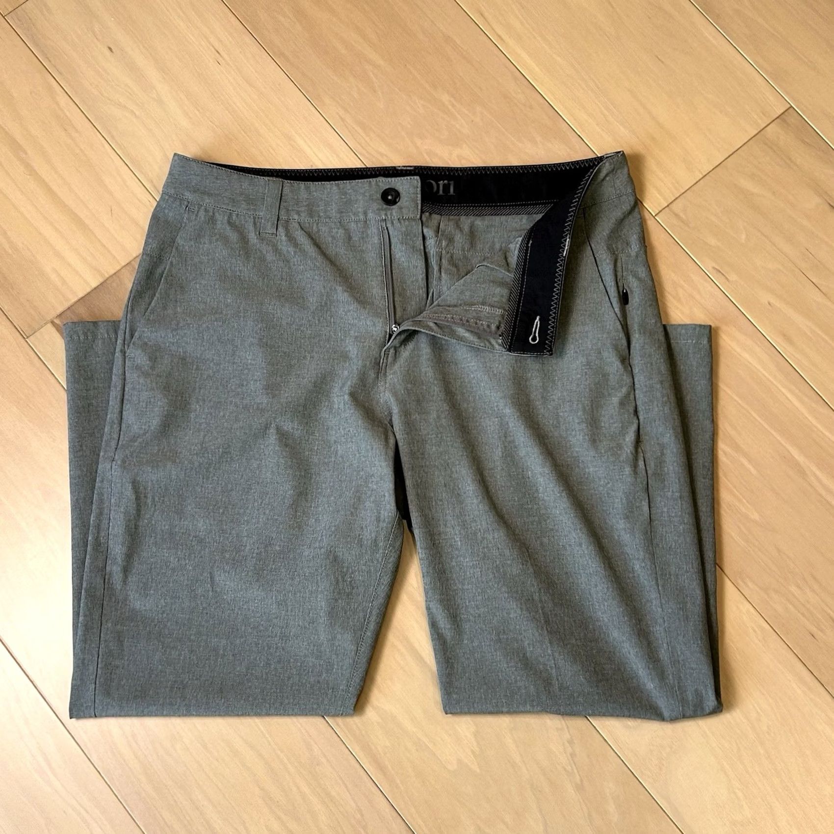 Vuori Vuori Aim Pant Men 32x26 Gray Knit Zip Pockets Logo Tapered Regular Rise 11 Casual Workwear Sports Preppy Velvet? Size US 32 / EU 48 - 3 Thumbnail