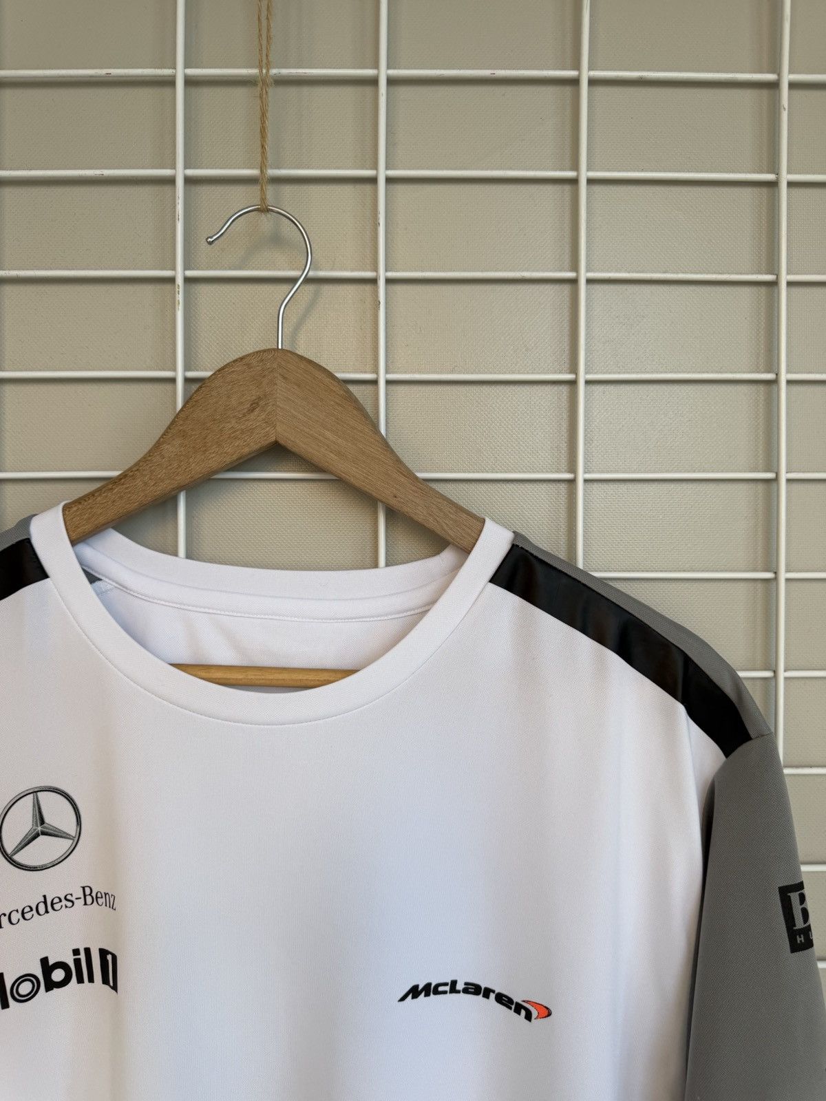 Hugo Boss McLaren Mercedes 2014 F-1 T-Shirt Mens Size XL/L Hugo Boss Size US XL / EU 56 / 4 - 6 Thumbnail