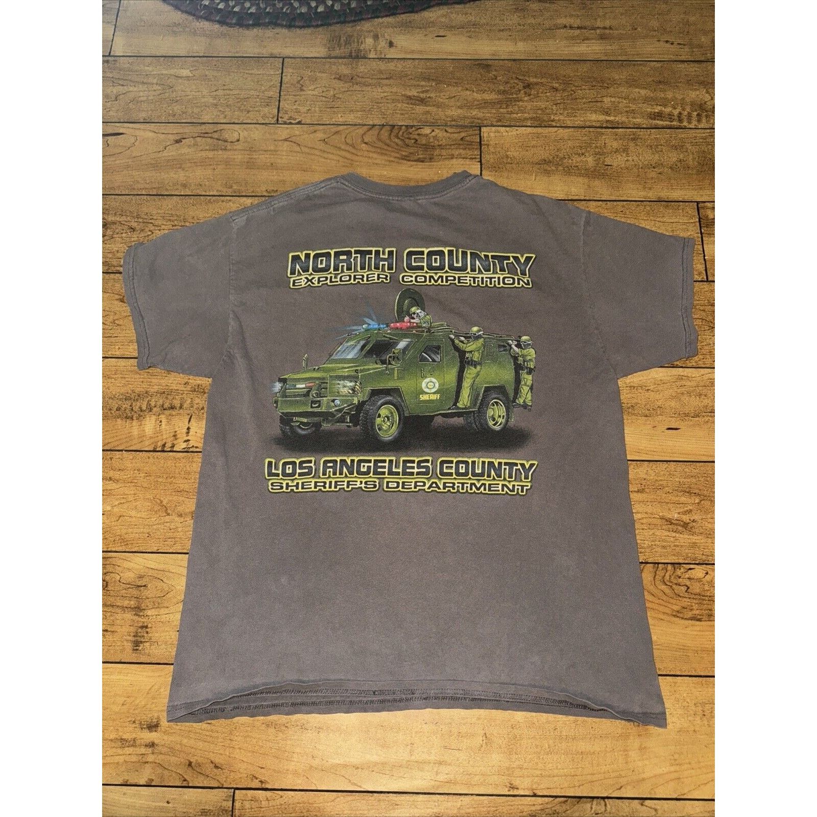 Vintage Vintage Y2K Police Sheriff Explorer T-Shirt Grey XL 21x27 Size US XL / EU 56 / 4 - 1 Thumbnail