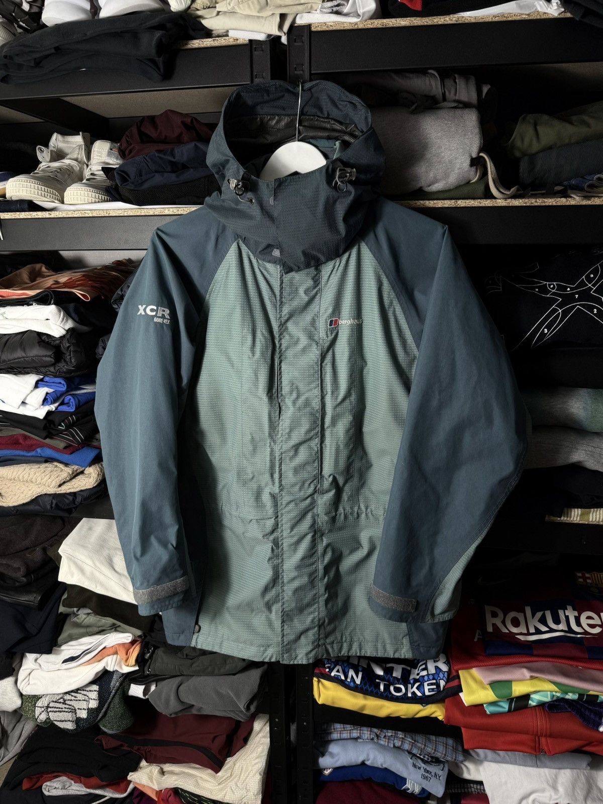 Berghaus Berghaus Gore-Tex XCR Jacket Vintage Hooded Waterproof WMNS Size M / US 6-8 / IT 42-44 - 1 Thumbnail