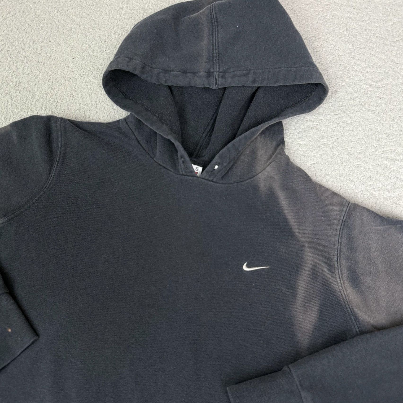 Nike VINTAGE Nike Hoodie Mens S Black Team Swoosh Sun Faded Distressed Grunge Vtg Size US S / EU 44-46 / 1 - 2 Thumbnail