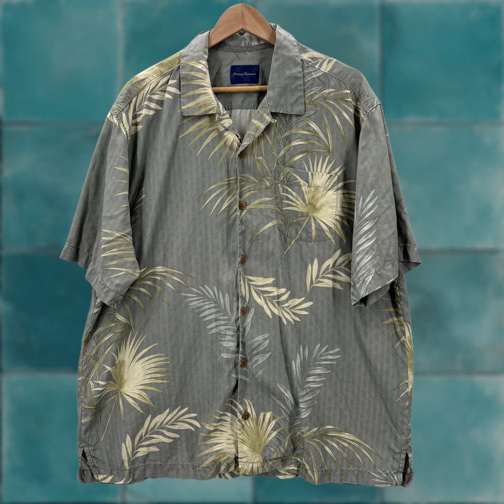 Tommy Bahama Tommy Bahama Shirt Mens XL Gray Silk Palm Leaf Hawaiian Tropical Camp Button Short Sleeve Relaxed Fit Pocket Beach Size US XL / EU 56 / 4 - 1 Thumbnail