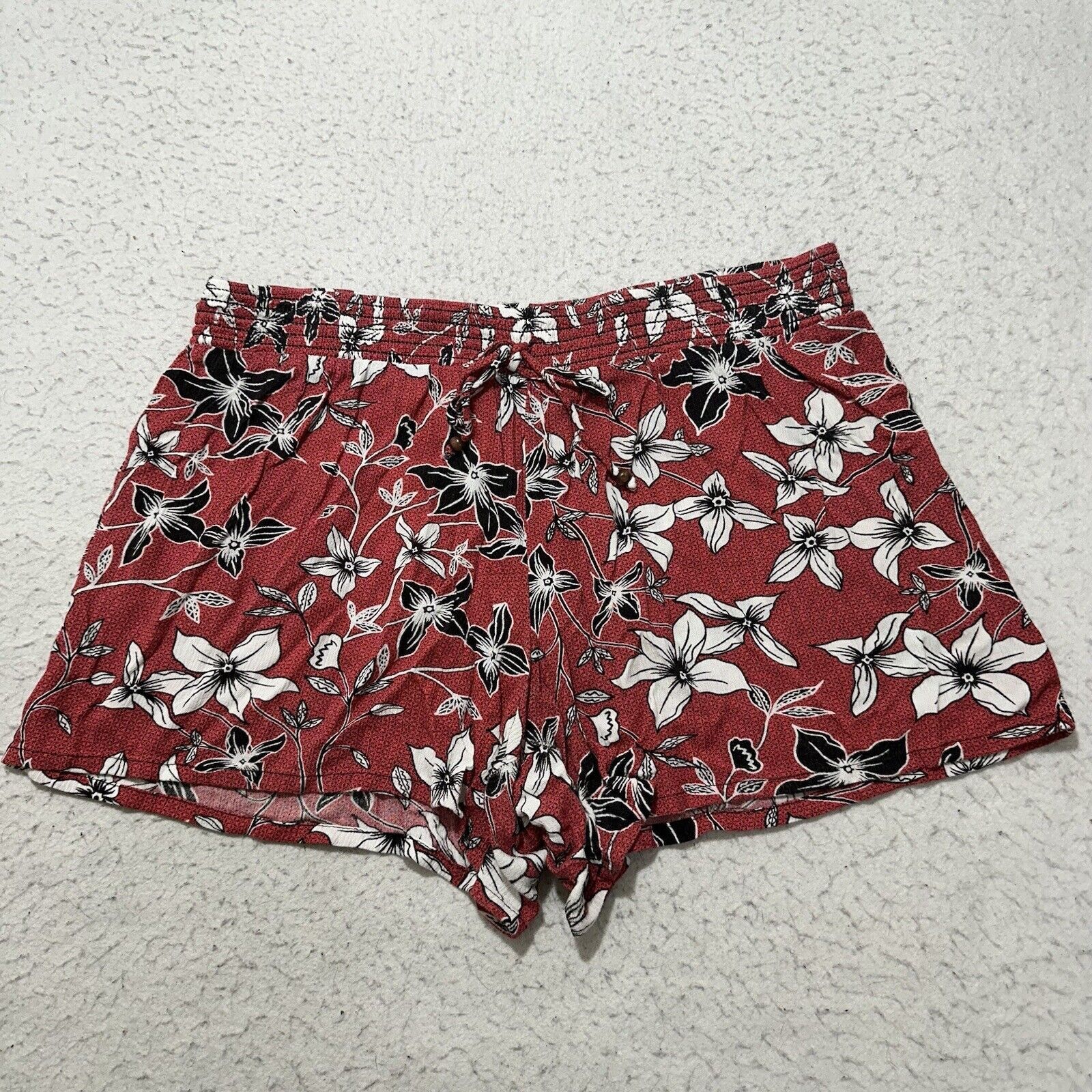 Apt. 9 Apt. 9 Large Floral Pink Black Elastic Waist Shorts Size 34" / US 12 / IT 48 - 1 Thumbnail
