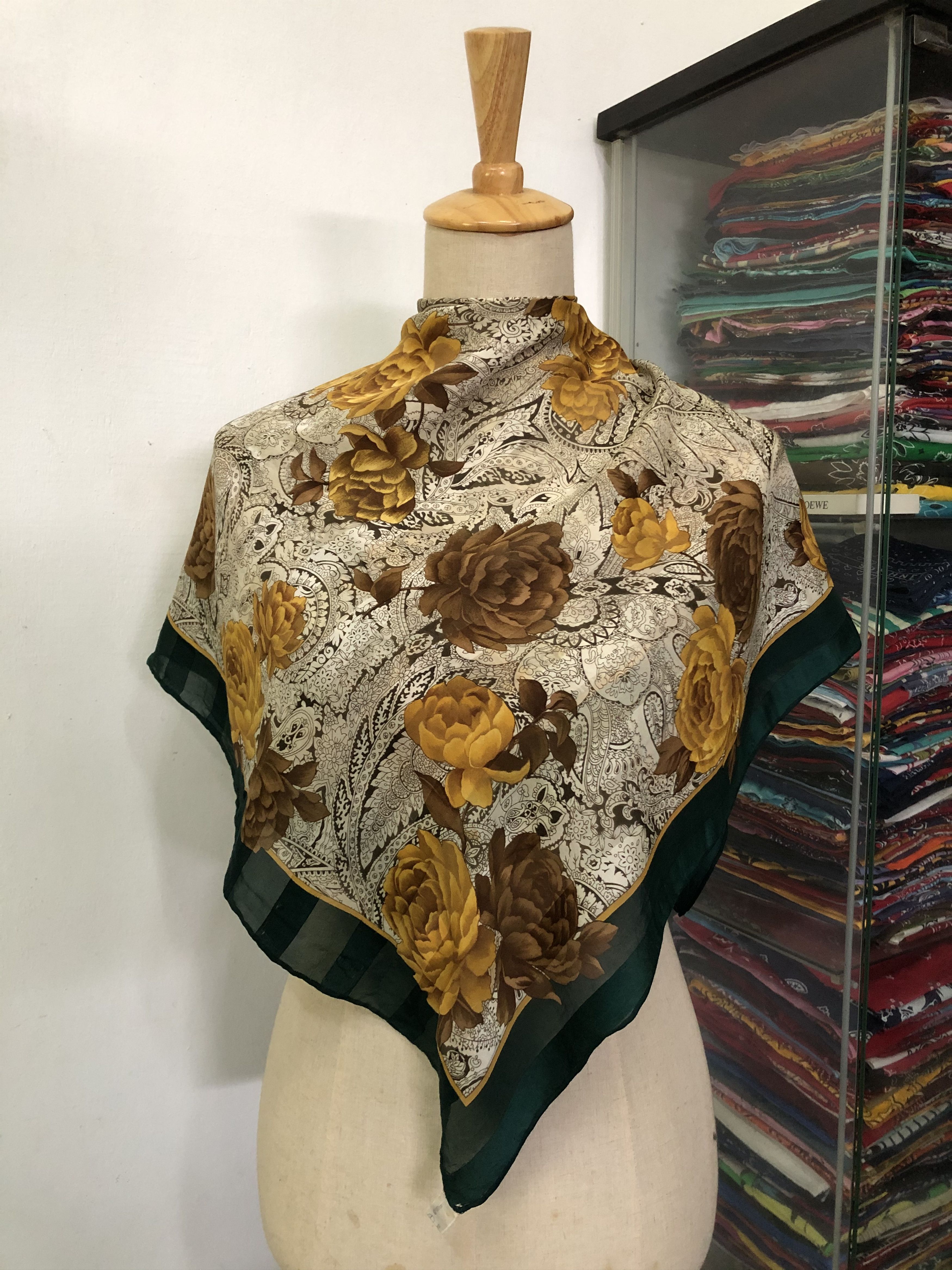 Vintage Vintage Silk Scarf Size ONE SIZE - 1 Thumbnail