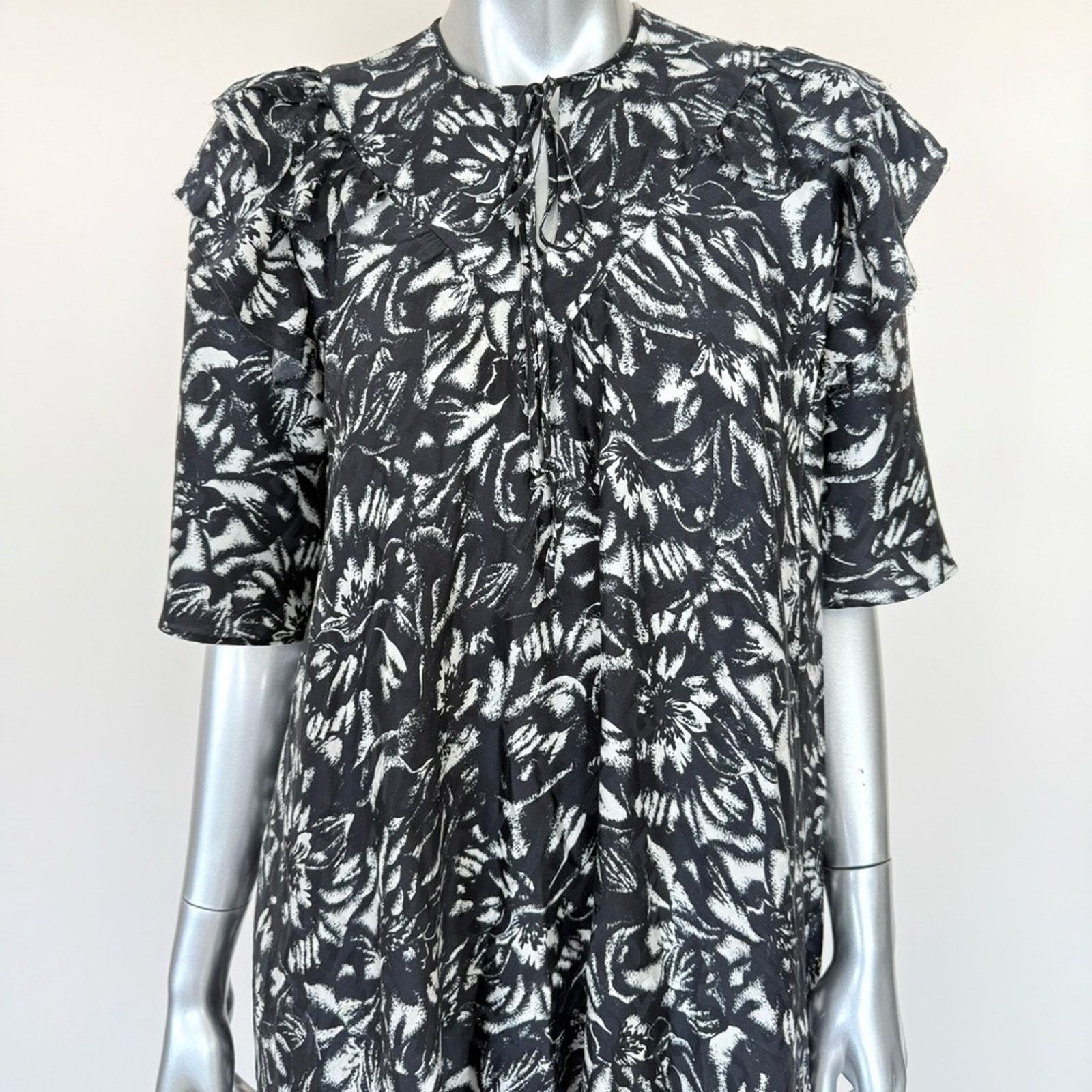 Balenciaga Balenciaga floral print oversized dress 40IT or 8 US 2600$ Size M / US 6-8 / IT 42-44 - 2 Thumbnail