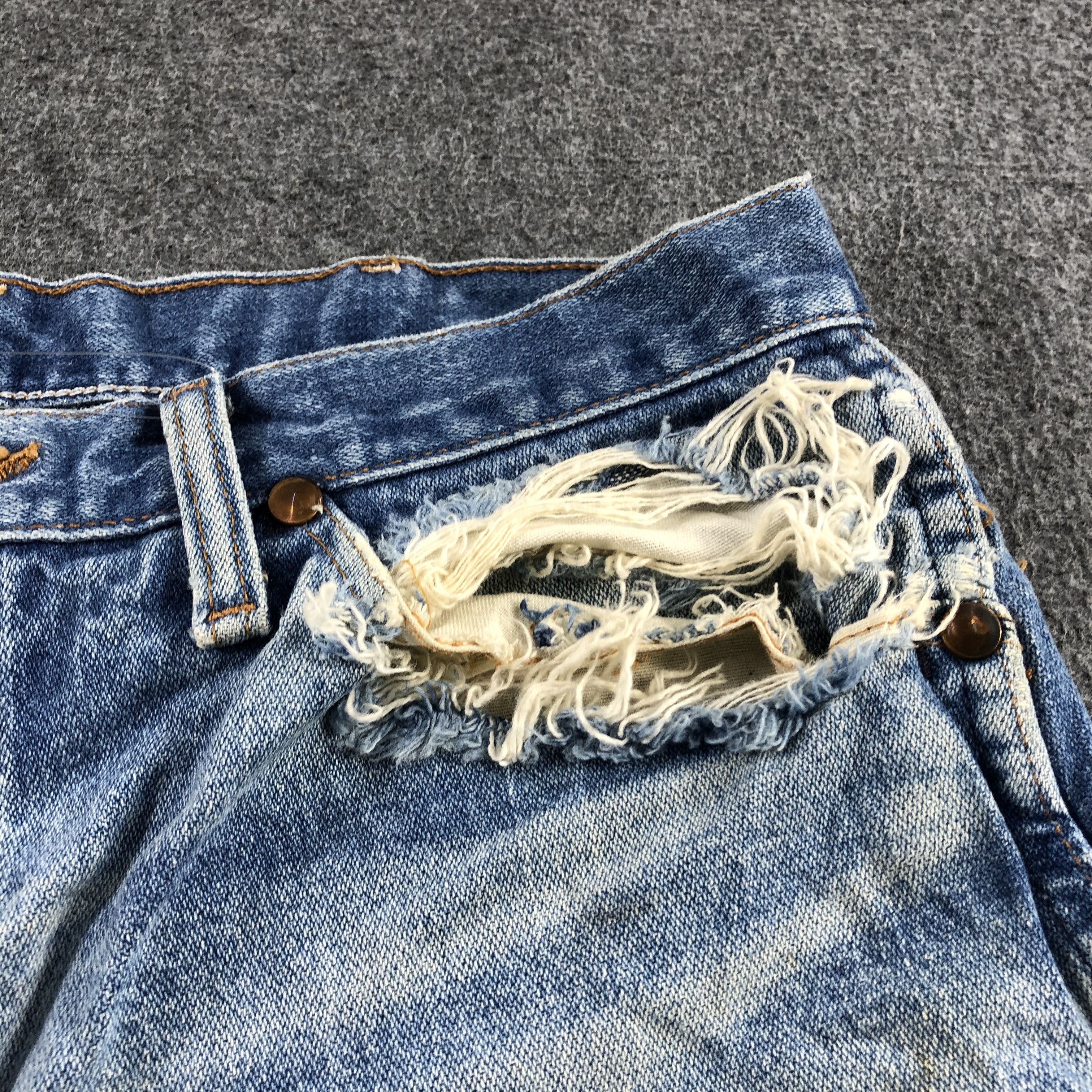 Vintage Vintage Blue Wash Wrangler Jeans-J2415 Size US 31 - 12 Thumbnail