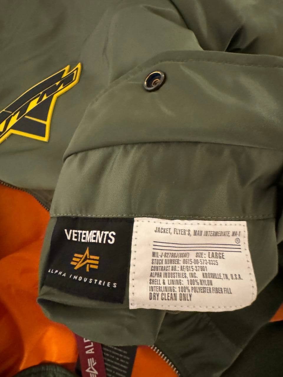 Alpha Industries × Vetements Vetements x Alpha Industries Racing Bomber Size US L / EU 52-54 / 3 - 6 Thumbnail