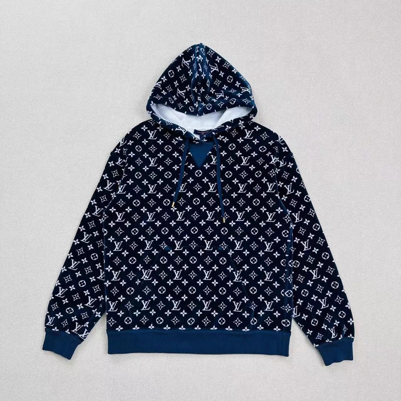 Louis Vuitton Louis Vuitton Monogram Fleece Hoodie S NWOT Size S / US 4 / IT 40 - 1 Thumbnail