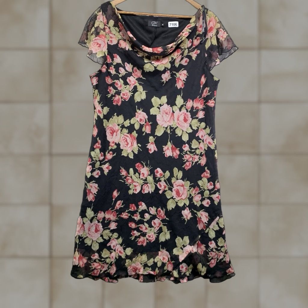 Gloverall Women's Size 16 Dress All Over Floral Pattern Big Pink Roses Gothic Sheer Lined Size XXL / US 16-18 / IT 52-54 - 1 Thumbnail