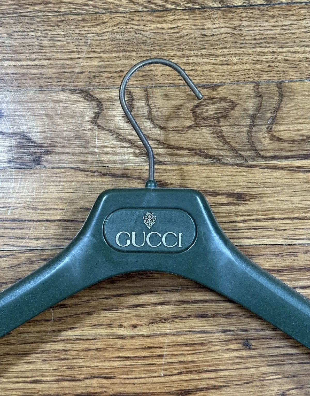 Gucci Gucci Hanger Green Pants And Shirt Hanger Lightly Used Size ONE SIZE - 2 Thumbnail