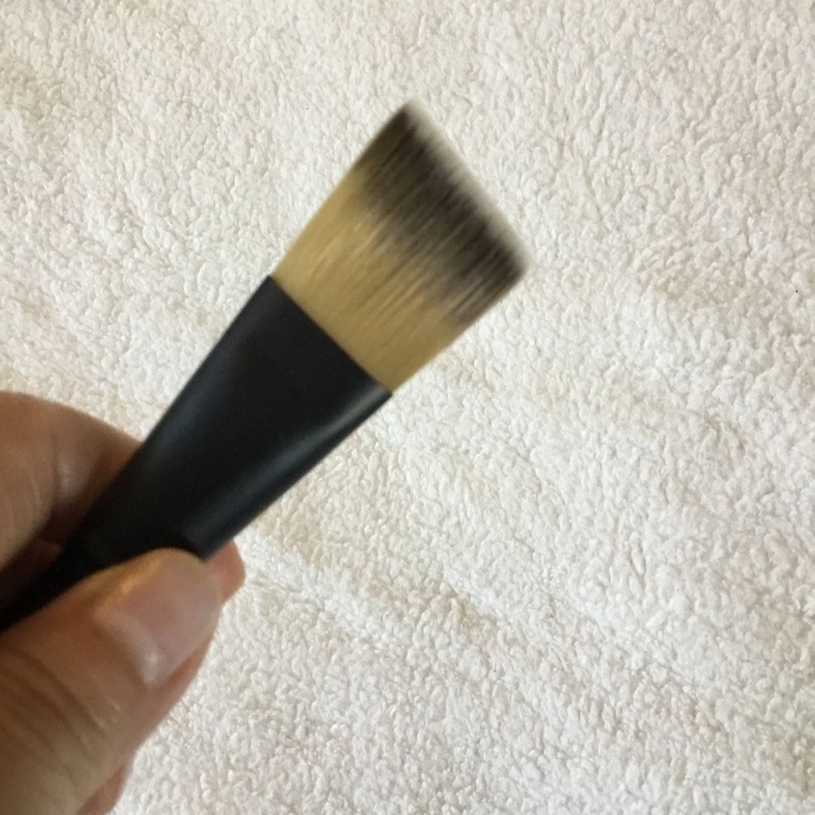 Other Le Métier de Beauté Flat Angled Foundation Brush Size ONE SIZE - 9 Thumbnail