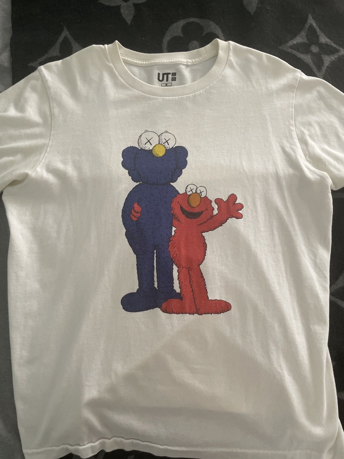 Kaws × Uniqlo Kaws Sesame Street White Tee Size US M / EU 48-50 / 2 - 1 Thumbnail