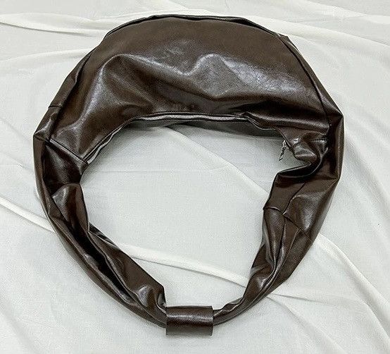 Japanese Brand Avant garde retro oversized shiny faux leather hobo bag Size ONE SIZE - 4 Thumbnail