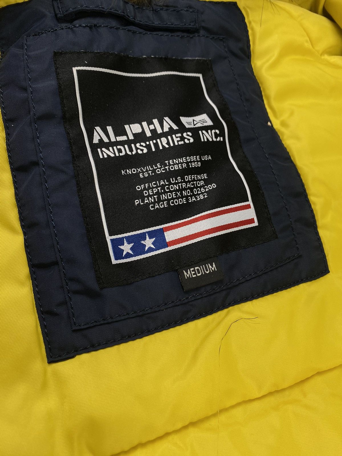 Alpha Industries × Vintage 🚨 Alpha Industries vintage down jacket bomber man M Size US M / EU 48-50 / 2 - 10 Thumbnail